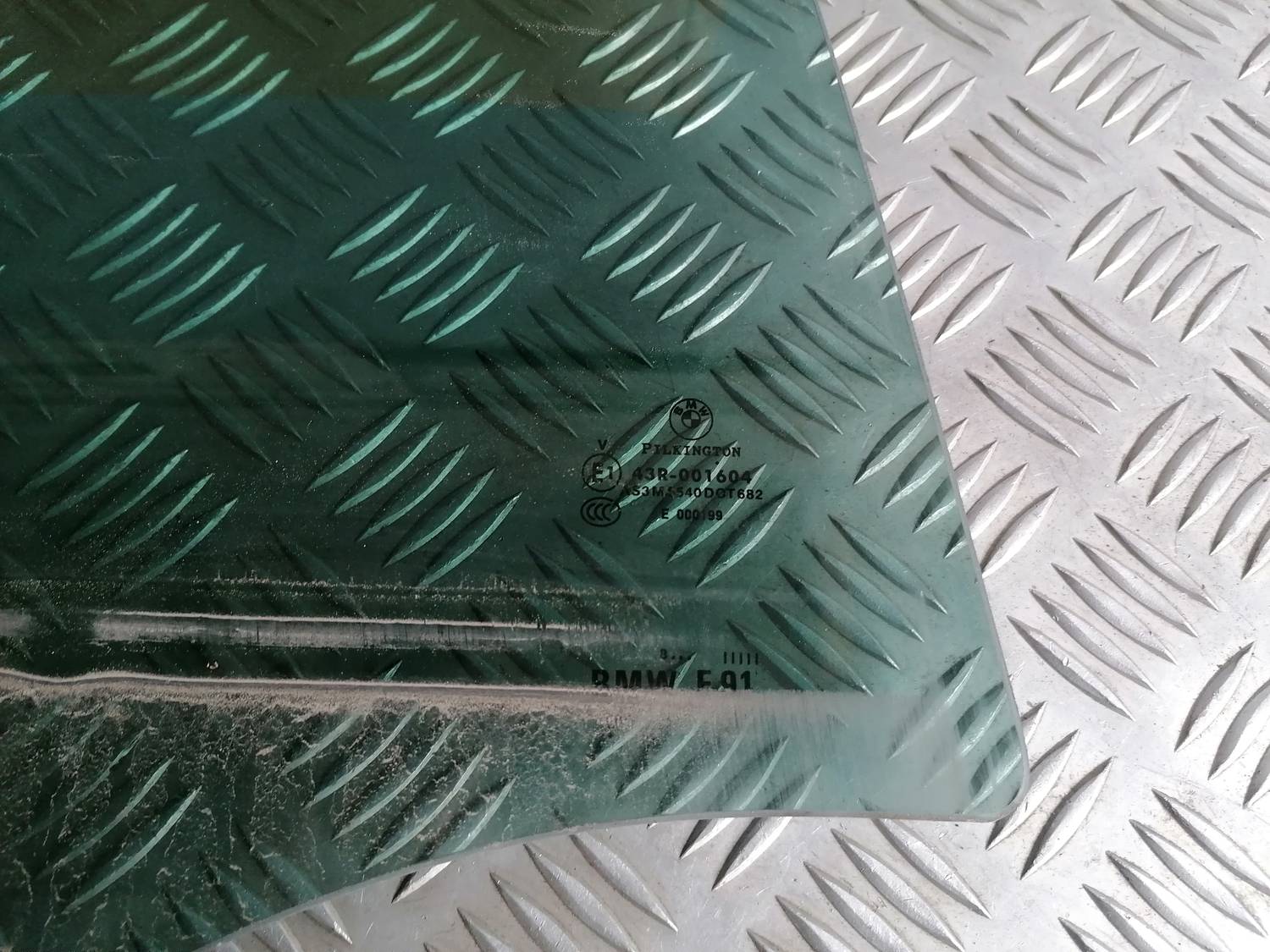 Aizmugurējo labo durvju stikls priekš BMW 318D E91 2008 TOURING 3 Aizmugurējo labo durvju stikls priekš BMW 318D E91 2008 TOURING