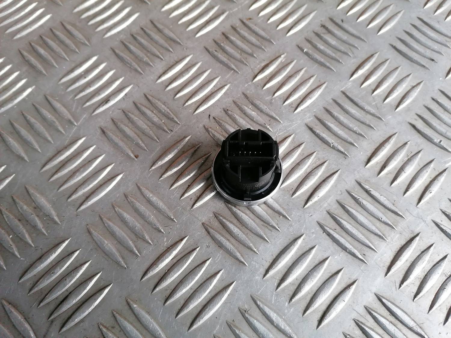 Dzinēja START/STOP poga priekš BMW 318D E91 2008 TOURING 3 Dzinēja START/STOP poga priekš BMW 318D E91 2008 TOURING