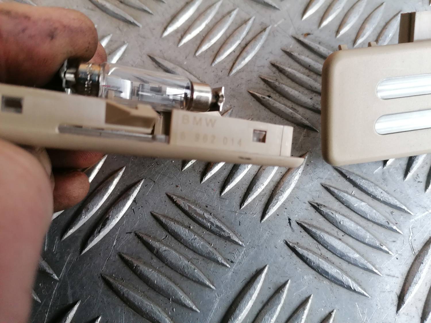 Saules aizsarga apgaismojums priekš BMW 318D E91 2008 TOURING