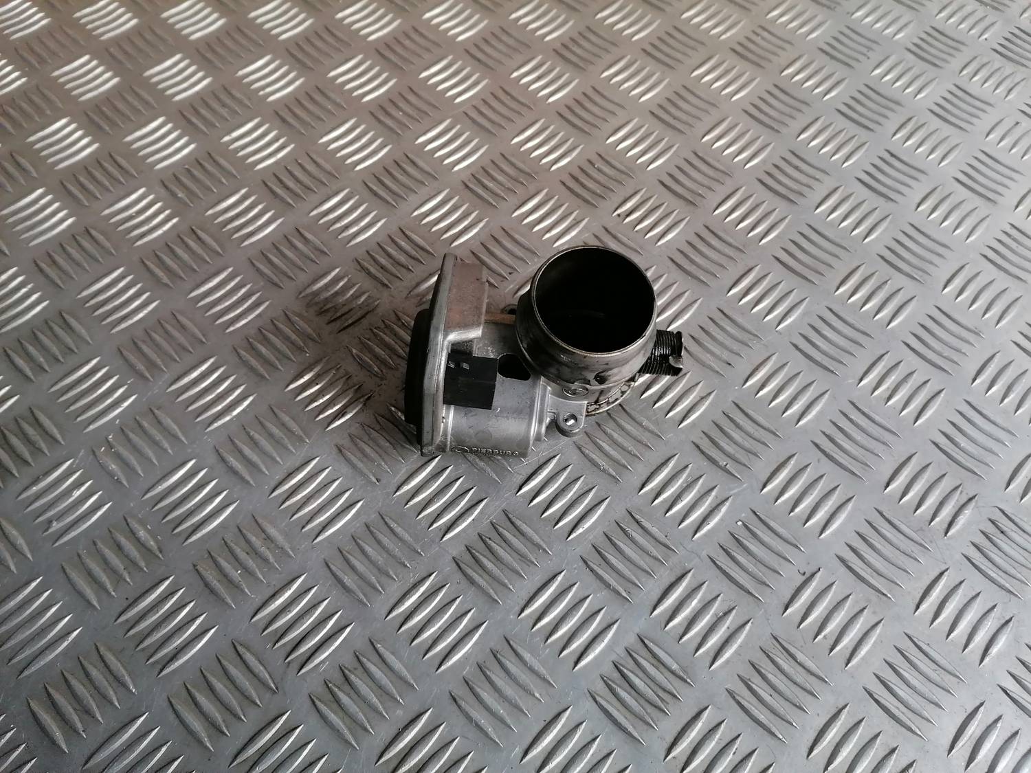 Droseļvārsts priekš BMW 318D E91 2008 TOURING 1 Droseļvārsts priekš BMW 318D E91 2008 TOURING