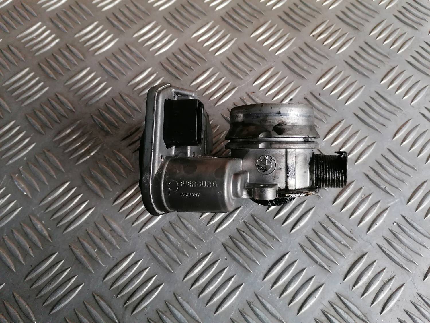 Droseļvārsts priekš BMW 318D E91 2008 TOURING 4 Droseļvārsts priekš BMW 318D E91 2008 TOURING