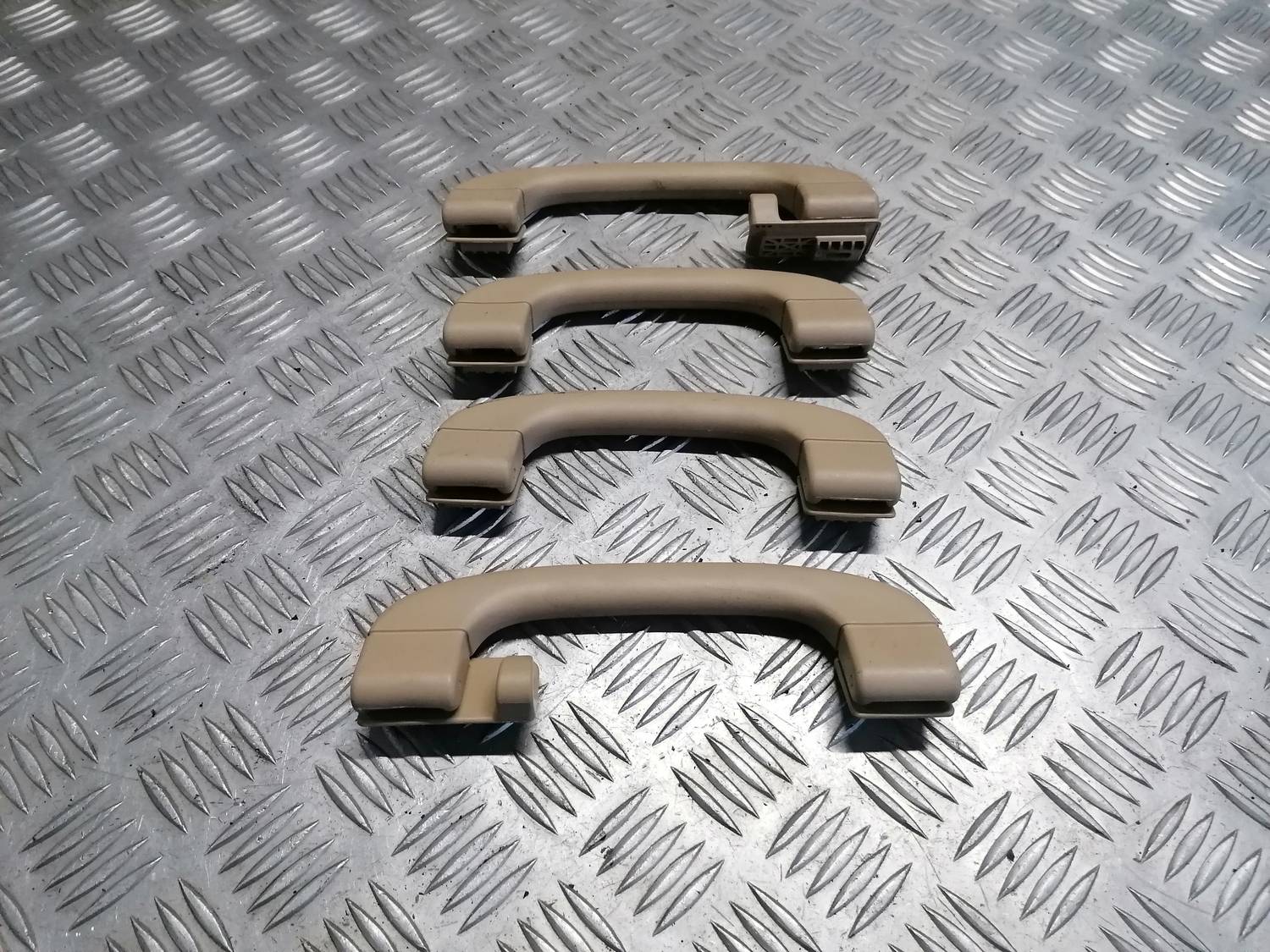 Salona rokturis griestos priekš BMW 318D E91 2008 TOURING 1 Salona rokturis griestos priekš BMW 318D E91 2008 TOURING