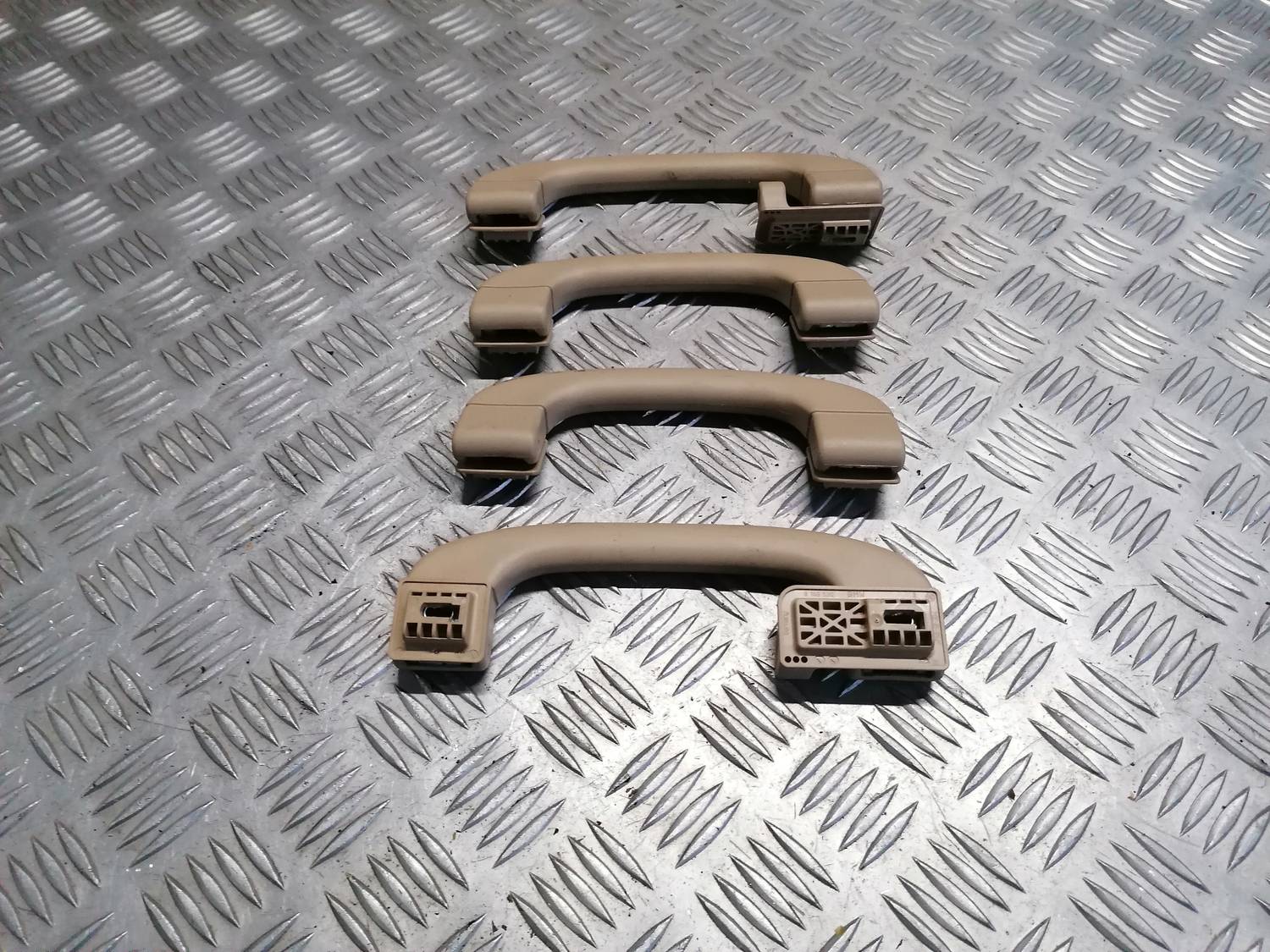 Salona rokturis griestos priekš BMW 318D E91 2008 TOURING 2 Salona rokturis griestos priekš BMW 318D E91 2008 TOURING