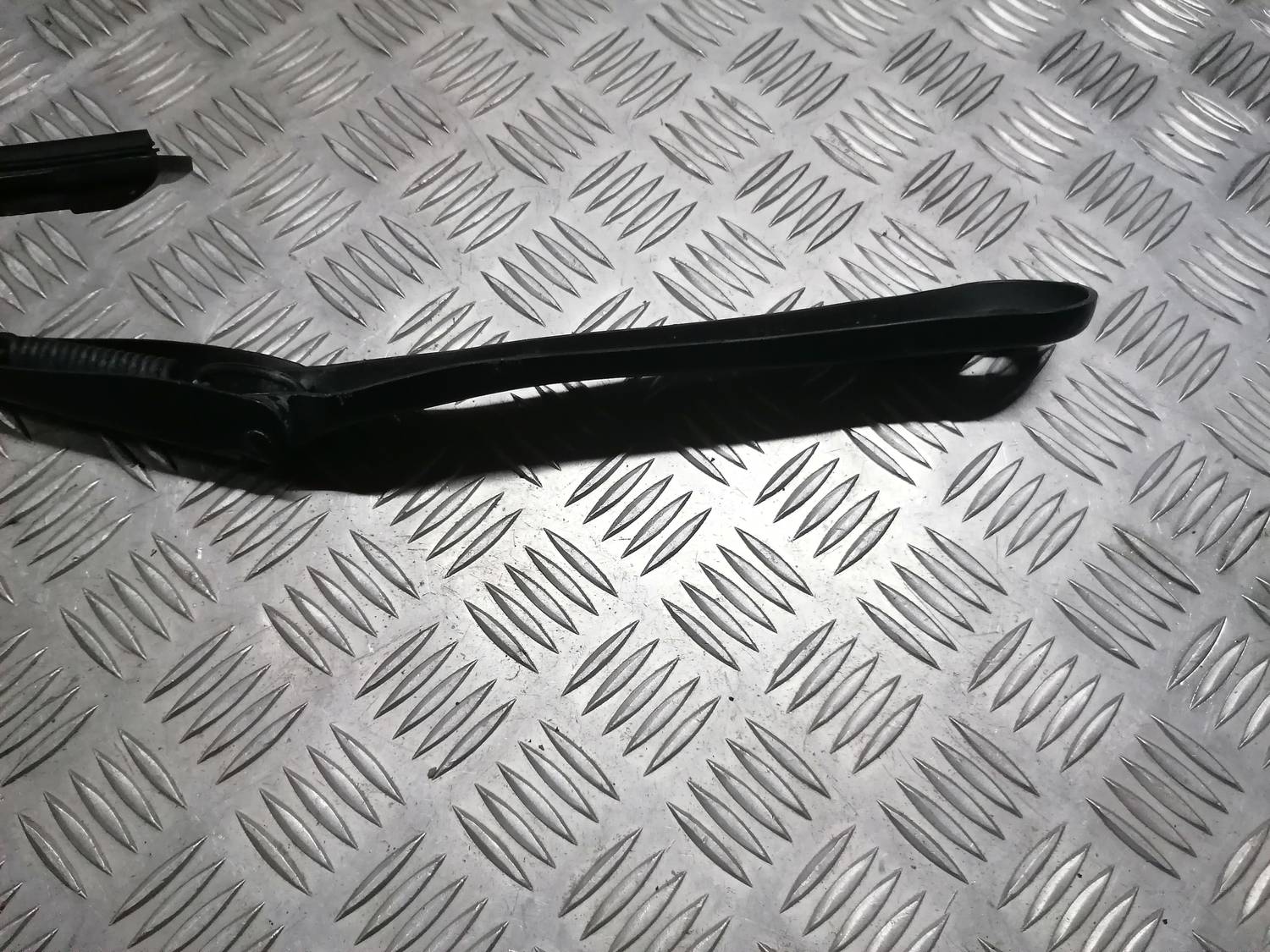 Vējstikla slotiņa priekš BMW 318D E91 2008 TOURING 2 Vējstikla slotiņa priekš BMW 318D E91 2008 TOURING