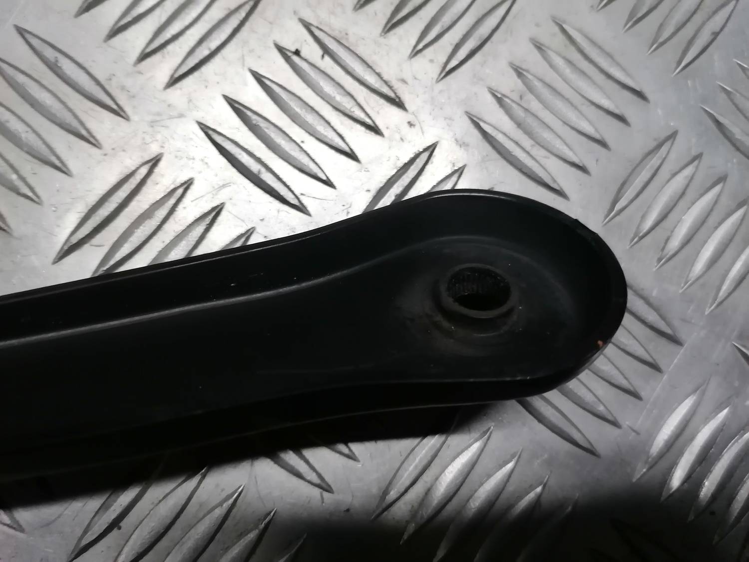 Vējstikla slotiņa priekš BMW 318D E91 2008 TOURING 3 Vējstikla slotiņa priekš BMW 318D E91 2008 TOURING