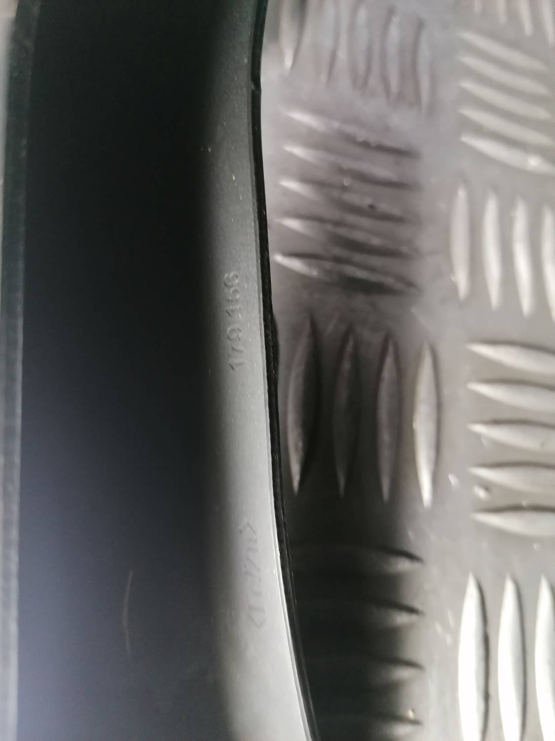 Vējstikla slotiņa priekš BMW 318D E91 2008 TOURING 4 Vējstikla slotiņa priekš BMW 318D E91 2008 TOURING