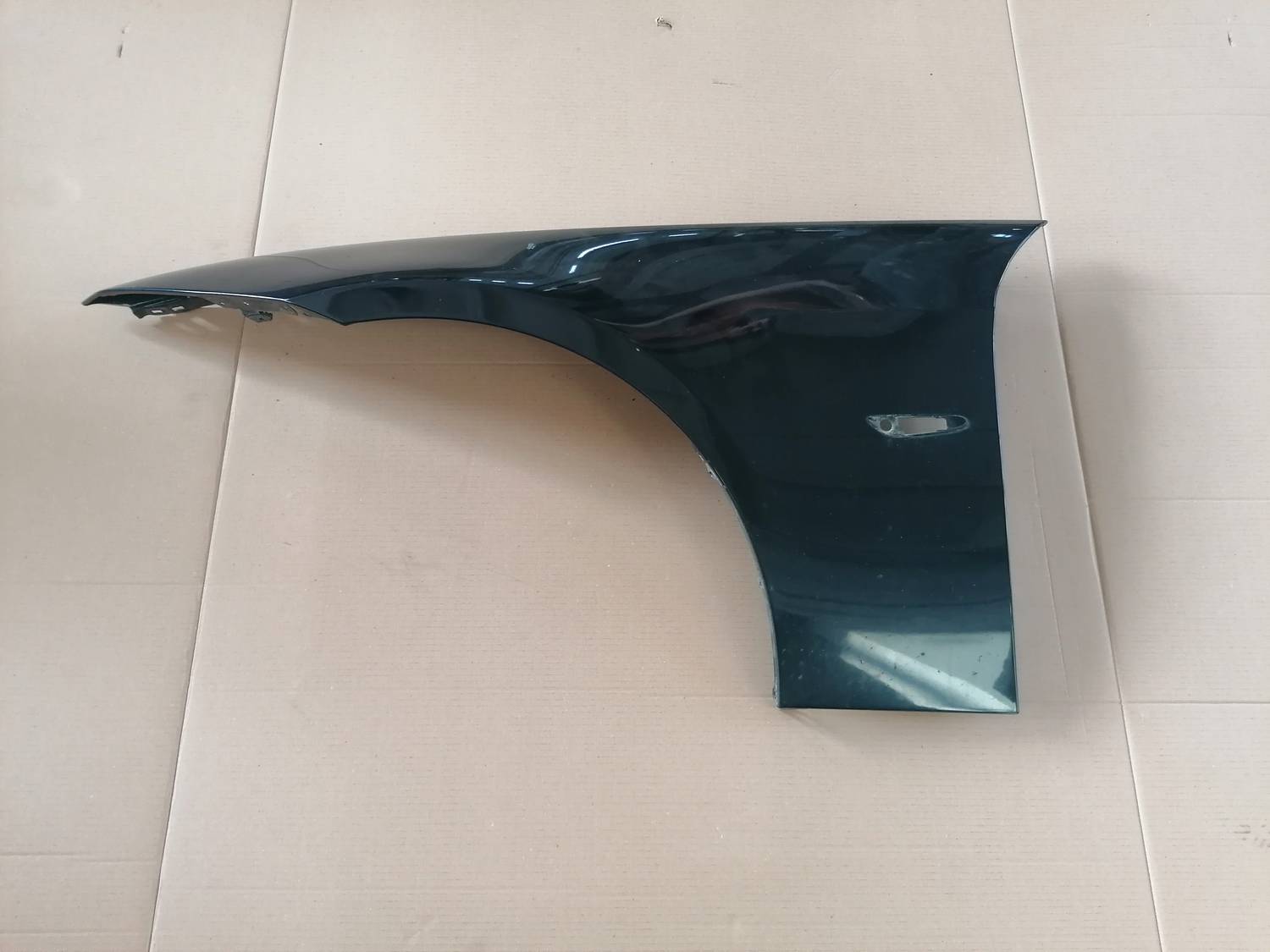 Priekšējais kreisais spārns priekš BMW 318D E91 2008 TOURING 1 Priekšējais kreisais spārns priekš BMW 318D E91 2008 TOURING