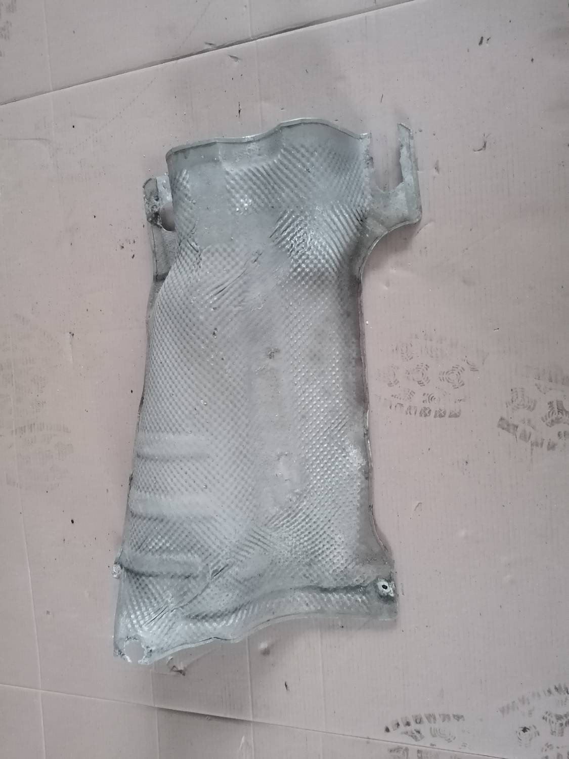 Izpūtēja sistēmas karstuma aizsargs priekš BMW 318D E91 2008 TOURING 1 Izpūtēja sistēmas karstuma aizsargs priekš BMW 318D E91 2008 TOURING