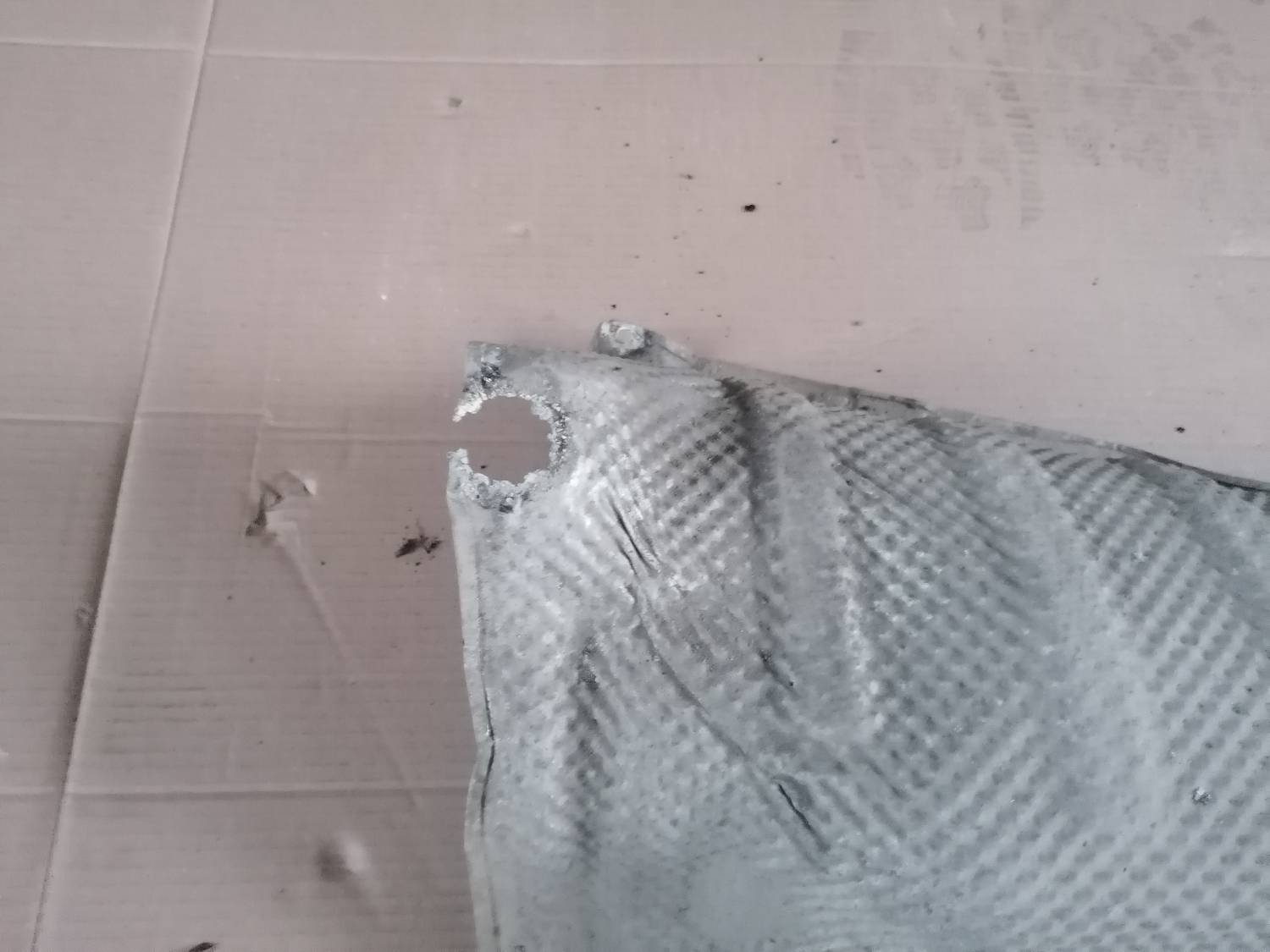 Izpūtēja sistēmas karstuma aizsargs priekš BMW 318D E91 2008 TOURING 3 Izpūtēja sistēmas karstuma aizsargs priekš BMW 318D E91 2008 TOURING