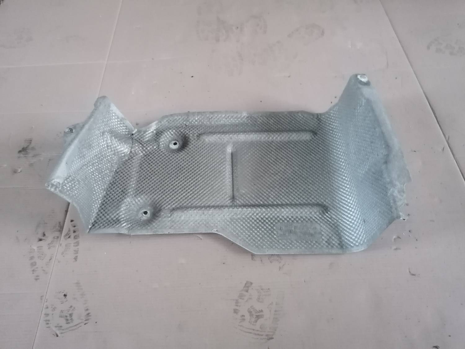 Izpūtēja sistēmas karstuma aizsargs priekš BMW 318D E91 2008 TOURING