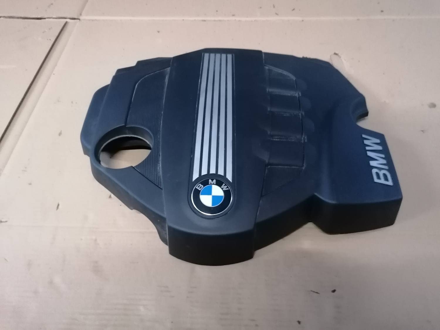 Dzinēja dekoratīvais vāks priekš BMW 318D E91 2008 TOURING 2 Dzinēja dekoratīvais vāks priekš BMW 318D E91 2008 TOURING