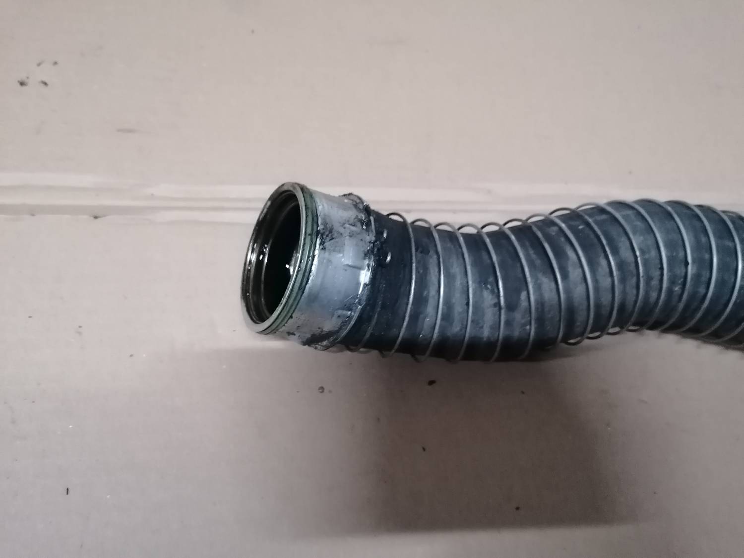 Interkulera caurule priekš BMW 318D E91 2008 TOURING 4 Interkulera caurule priekš BMW 318D E91 2008 TOURING