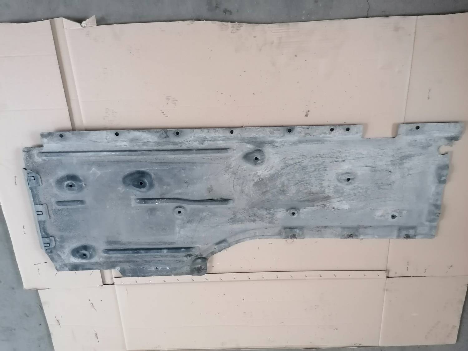 Virsbūves apakšējais aizsargs priekš BMW 318D E91 2008 TOURING