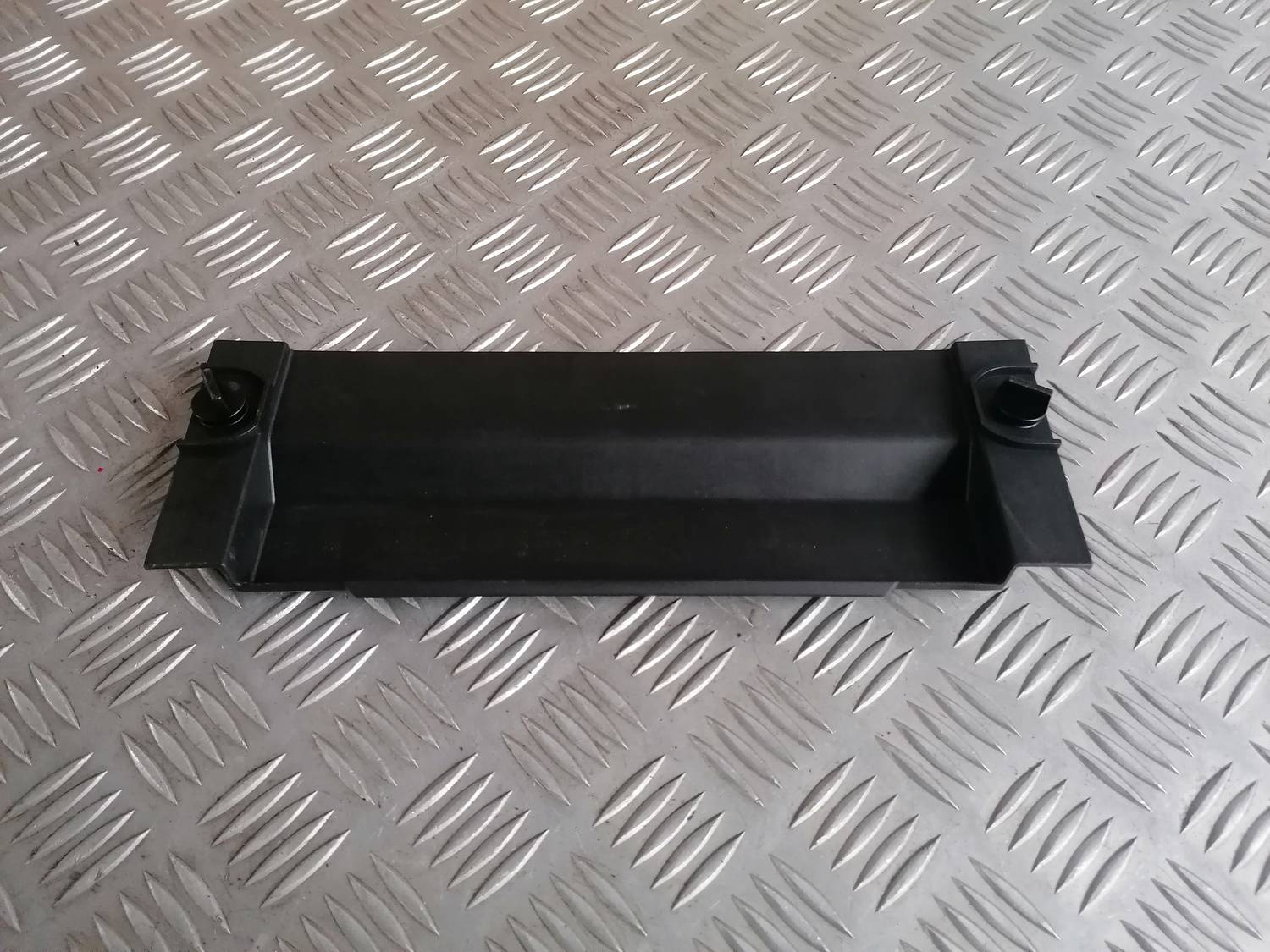 Mantu glabāšanas nodalījuma uzlika priekš BMW 318D E91 2008 TOURING 2 Mantu glabāšanas nodalījuma uzlika priekš BMW 318D E91 2008 TOURING