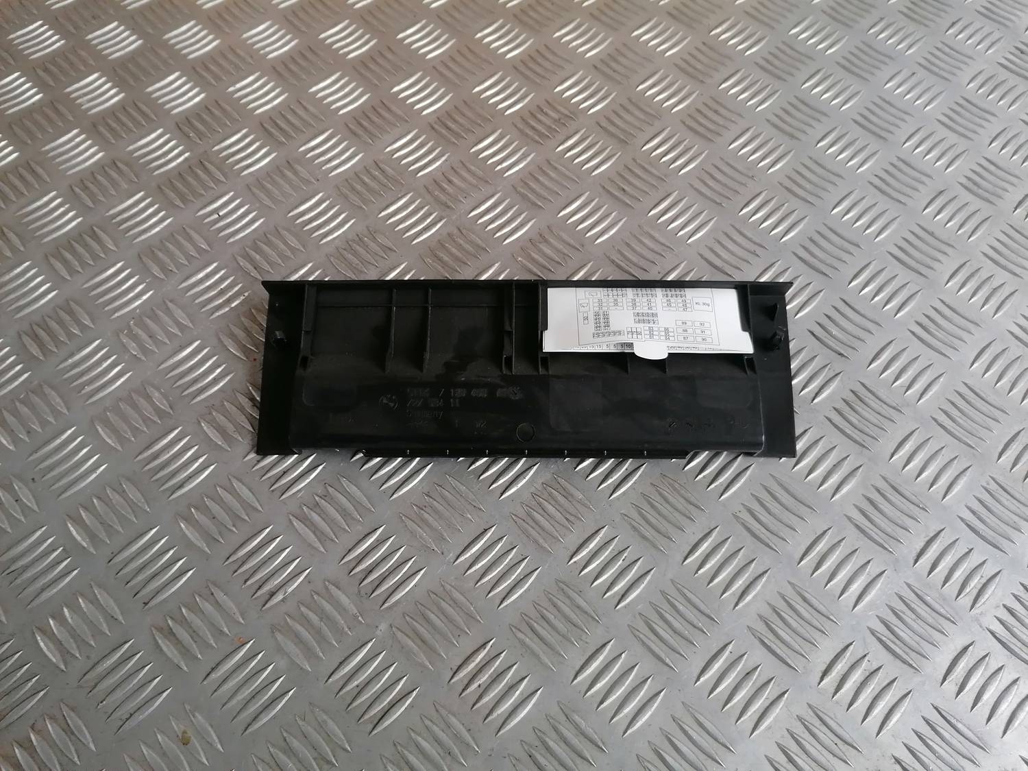 Mantu glabāšanas nodalījuma uzlika priekš BMW 318D E91 2008 TOURING 3 Mantu glabāšanas nodalījuma uzlika priekš BMW 318D E91 2008 TOURING