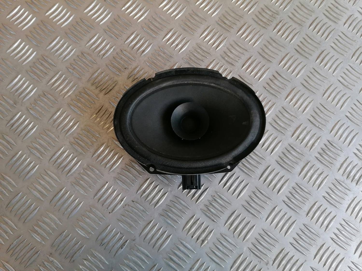 Durvju skaļrunis, apakšā priekš MAZDA 6 2007