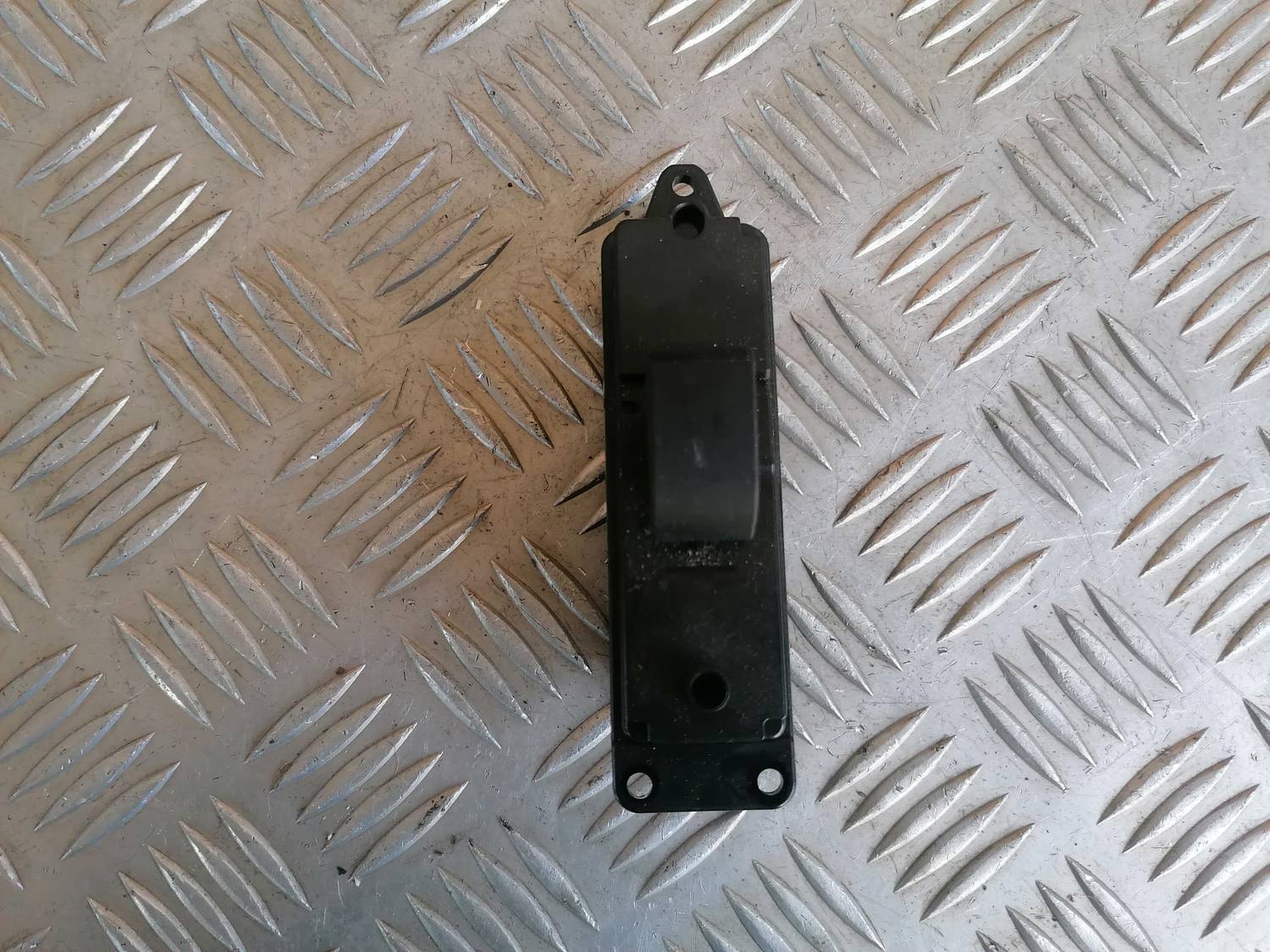 Stikla pacelšanas poga priekš MAZDA 6 2007 2 Stikla pacelšanas poga priekš MAZDA 6 2007