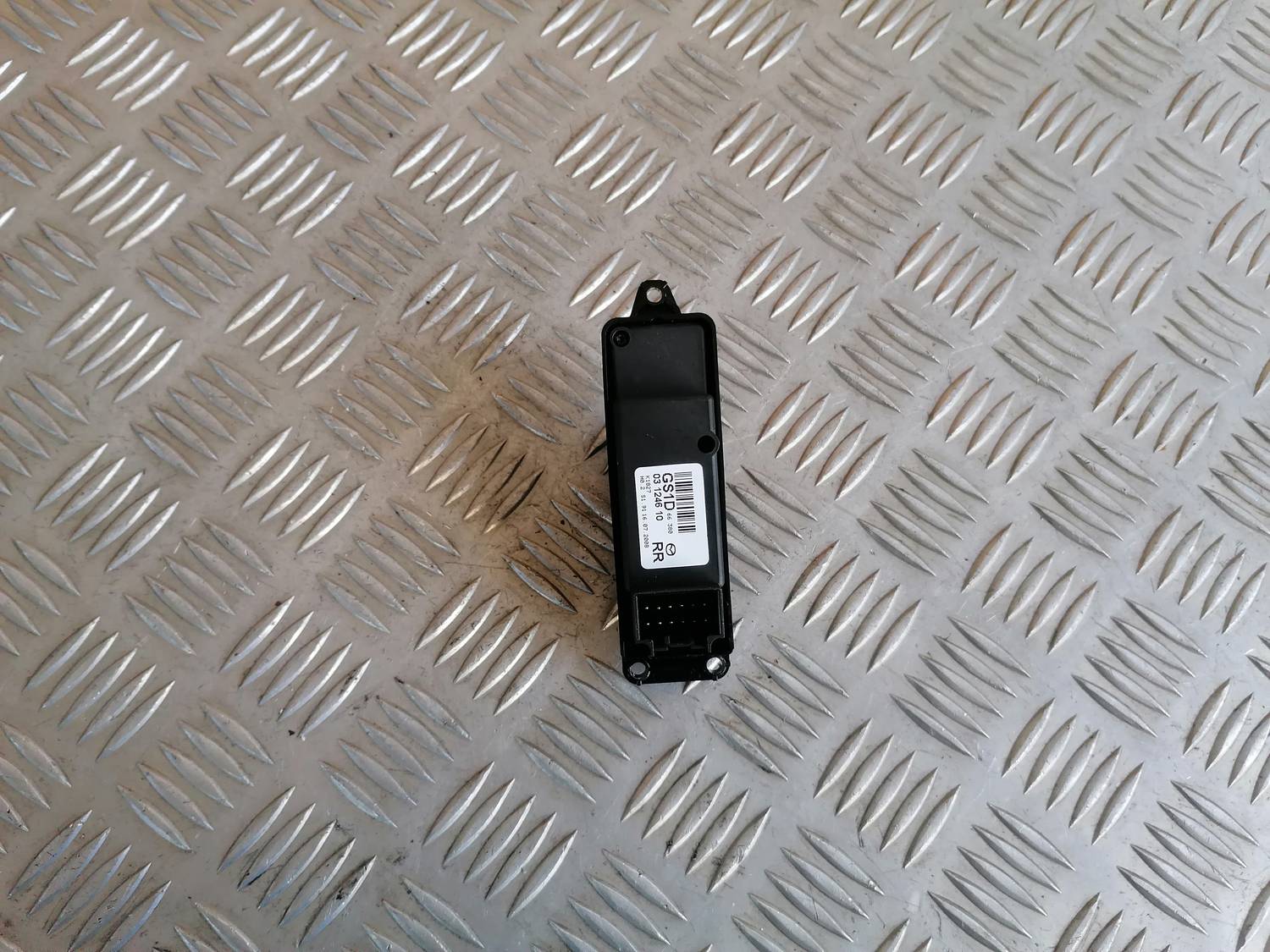 Stikla pacelšanas poga priekš MAZDA 6 2007 3 Stikla pacelšanas poga priekš MAZDA 6 2007