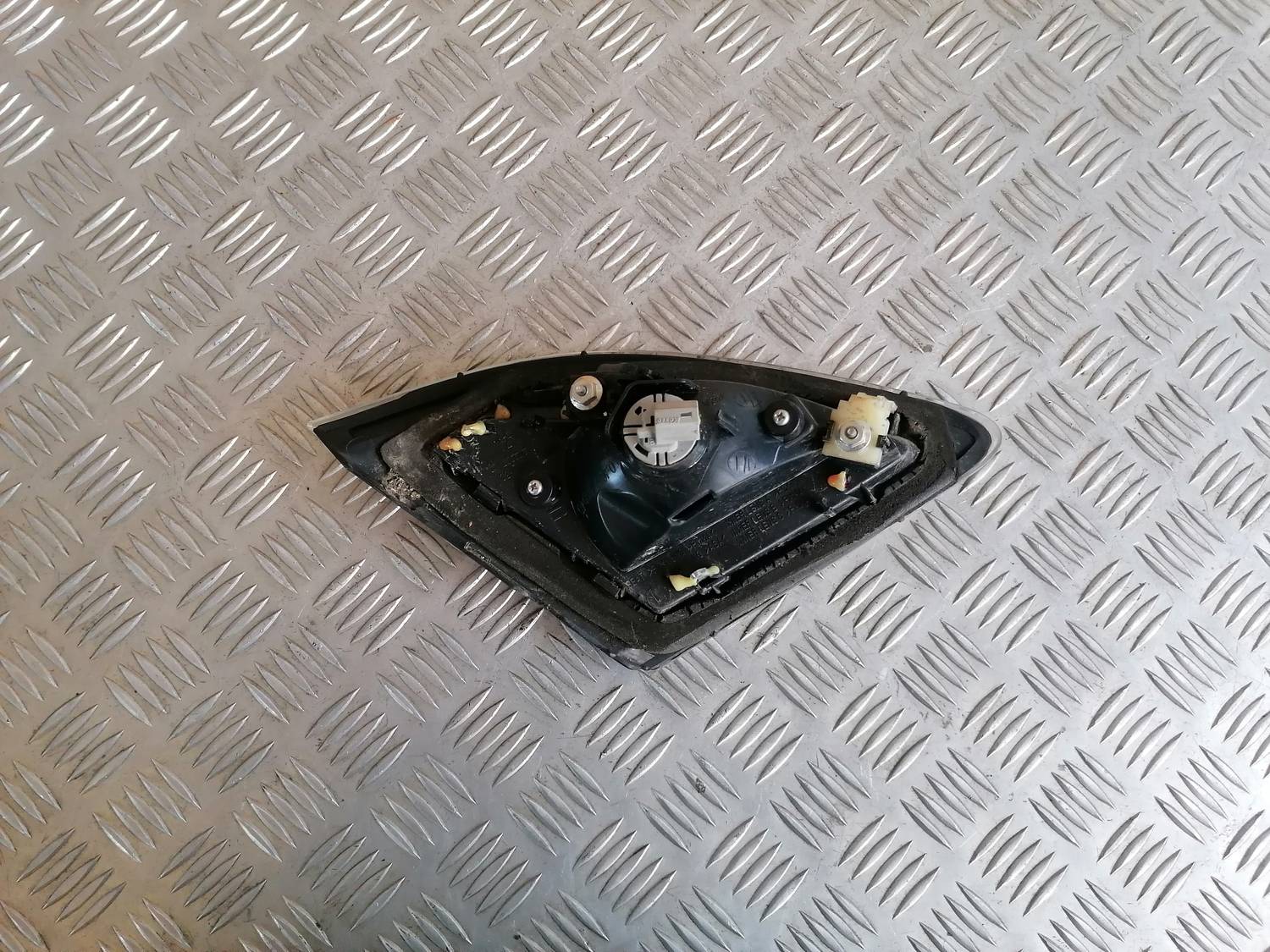 Bagāžnieka vāka labais lukturis priekš MAZDA 6 2007 3 Bagāžnieka vāka labais lukturis priekš MAZDA 6 2007