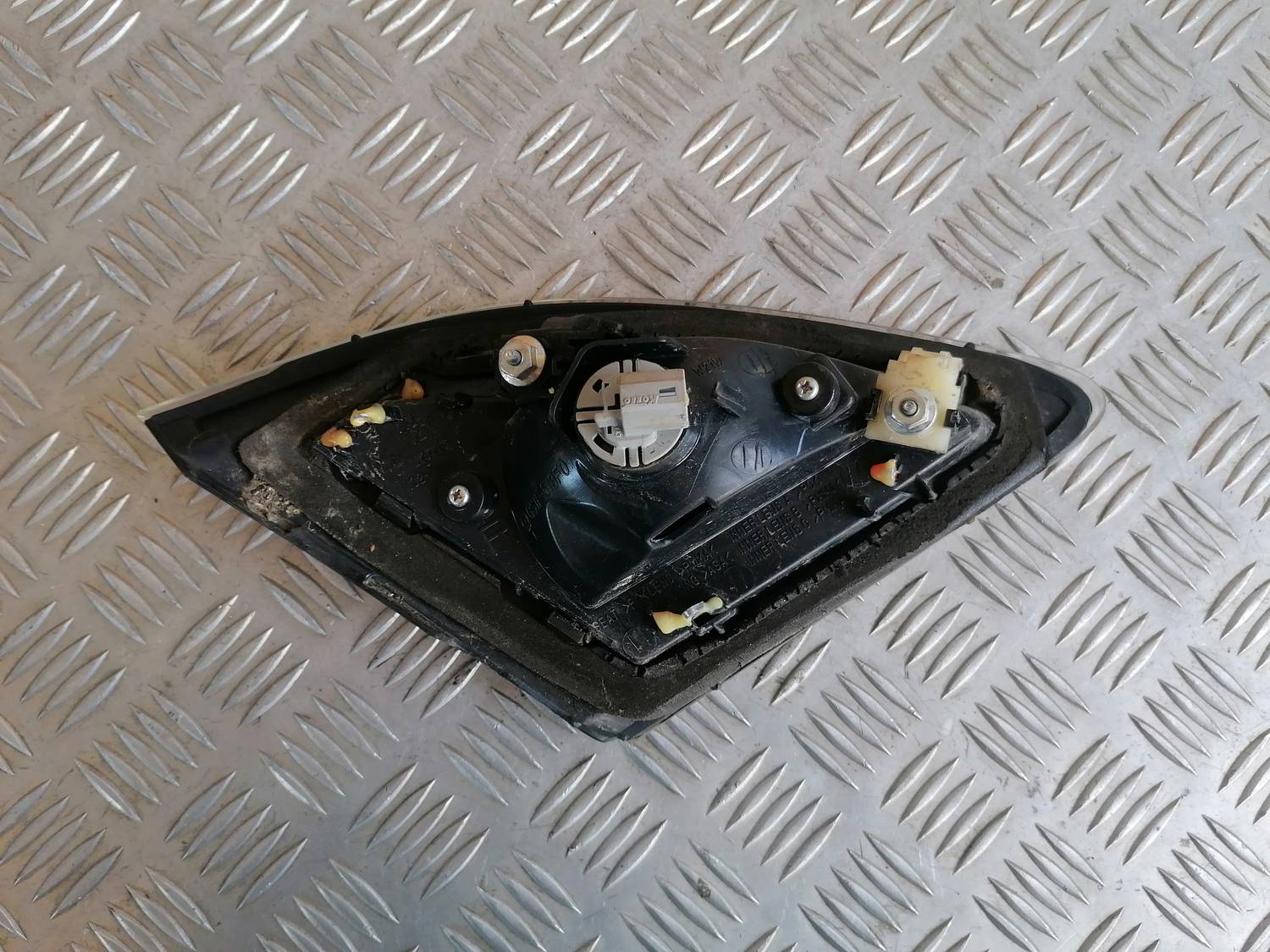 Bagāžnieka vāka labais lukturis priekš MAZDA 6 2007 4 Bagāžnieka vāka labais lukturis priekš MAZDA 6 2007