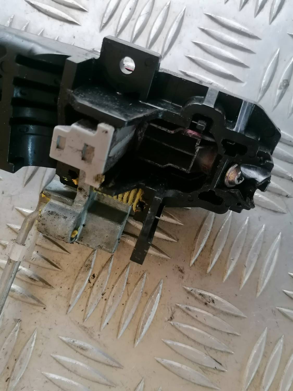 Aizmugurējais kreisais durvju rokturis priekš MAZDA 6 2007 3 Aizmugurējais kreisais durvju rokturis priekš MAZDA 6 2007