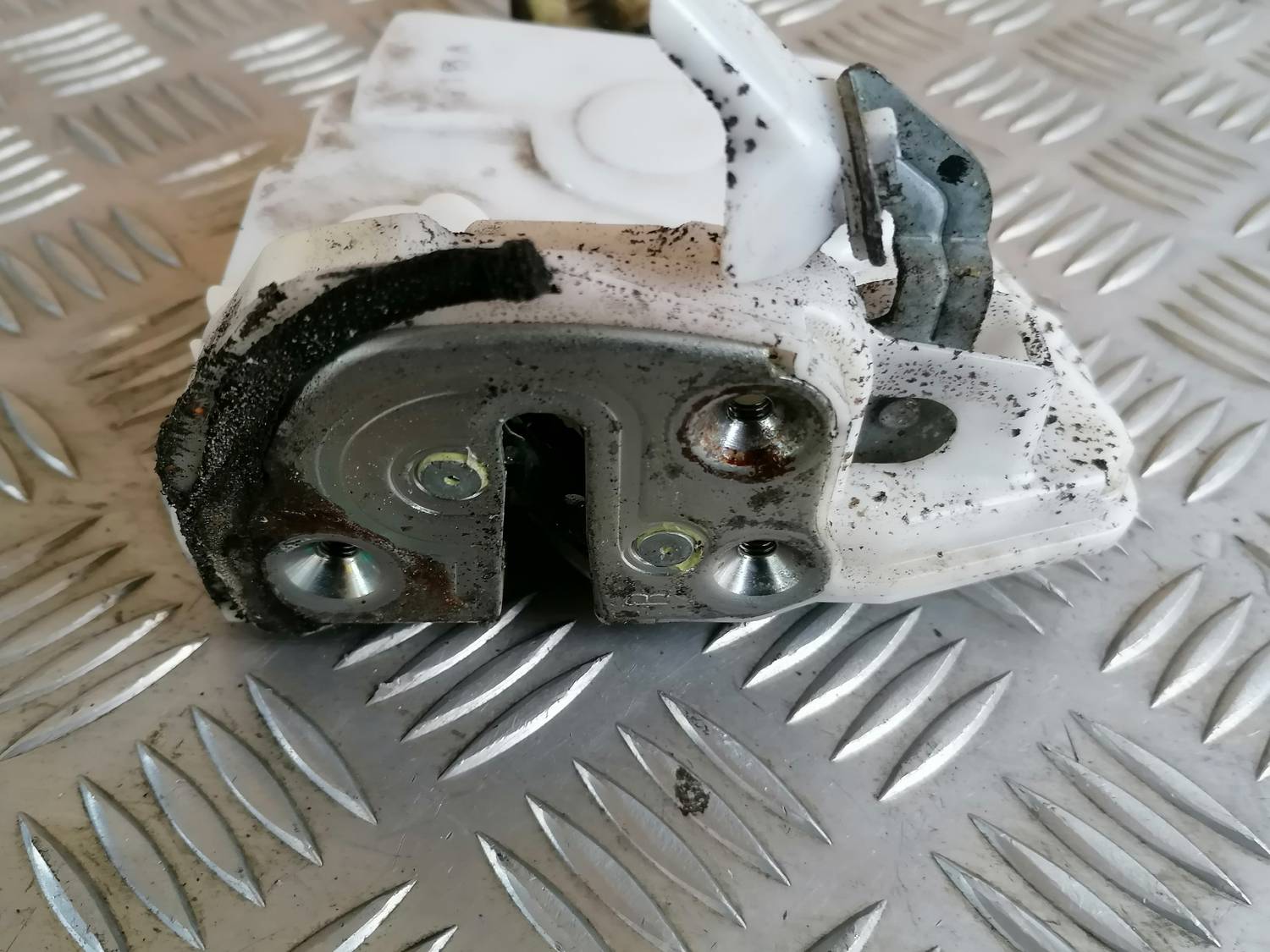 Aizmugurējo labo durvju slēdzene priekš MAZDA 6 2007