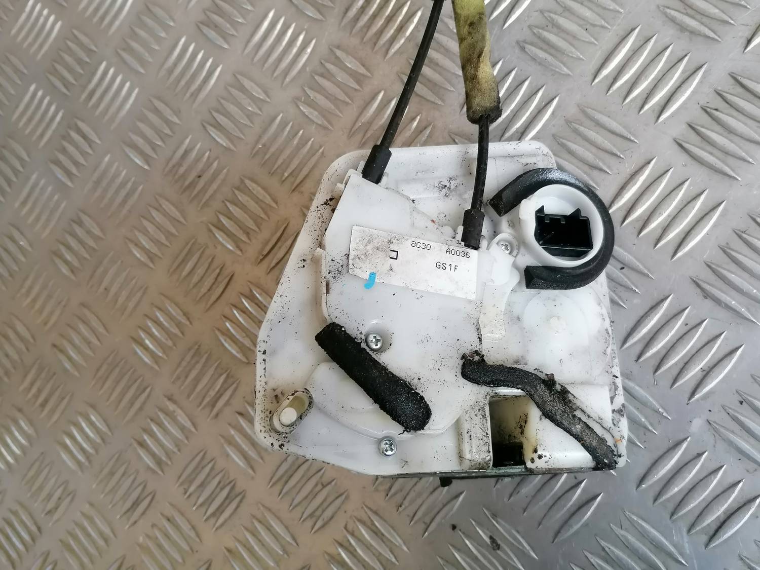 Aizmugurējo labo durvju slēdzene priekš MAZDA 6 2007