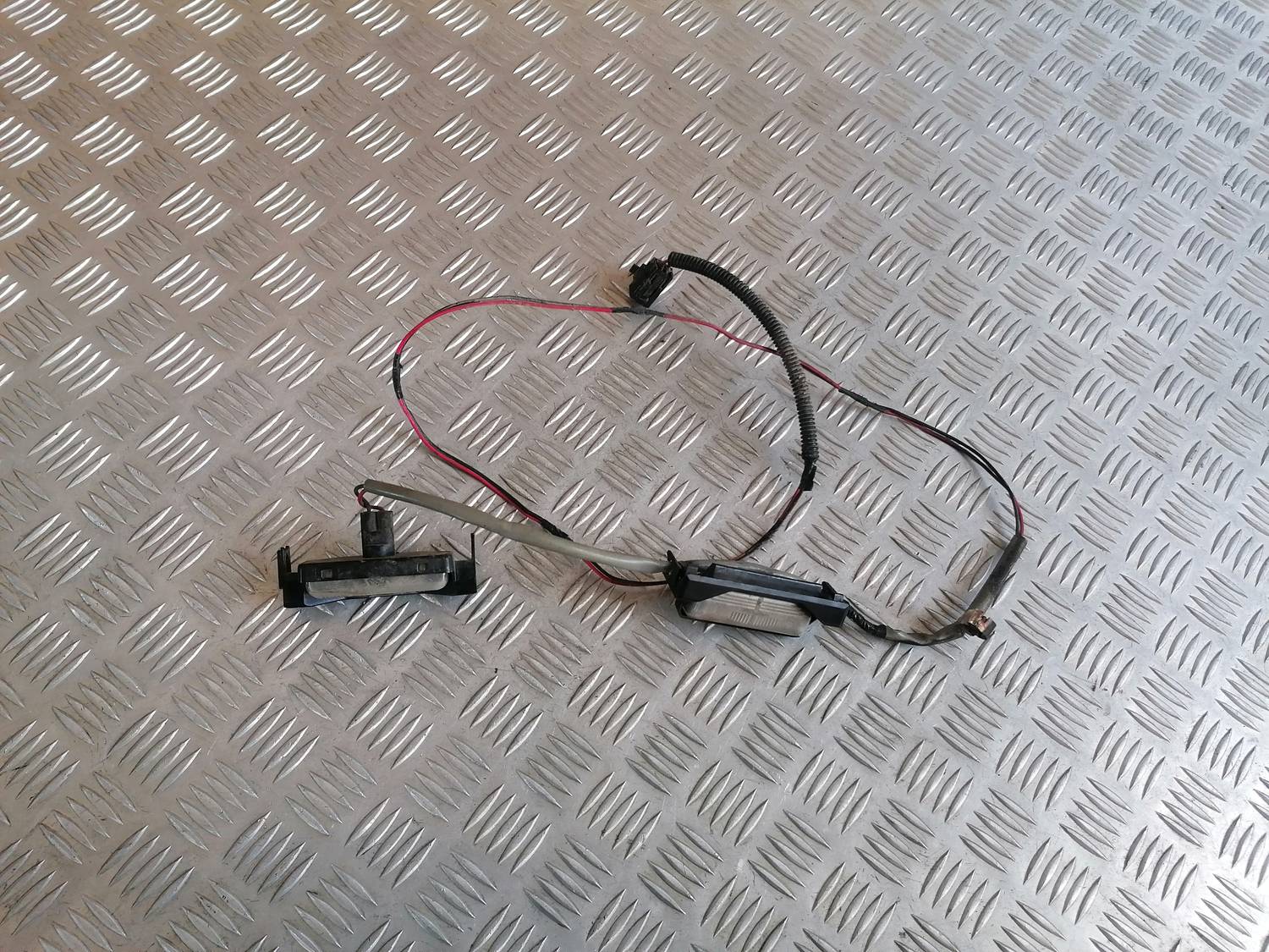 Numura zīmes apgaismojums priekš MAZDA 6 2007 1 Numura zīmes apgaismojums priekš MAZDA 6 2007