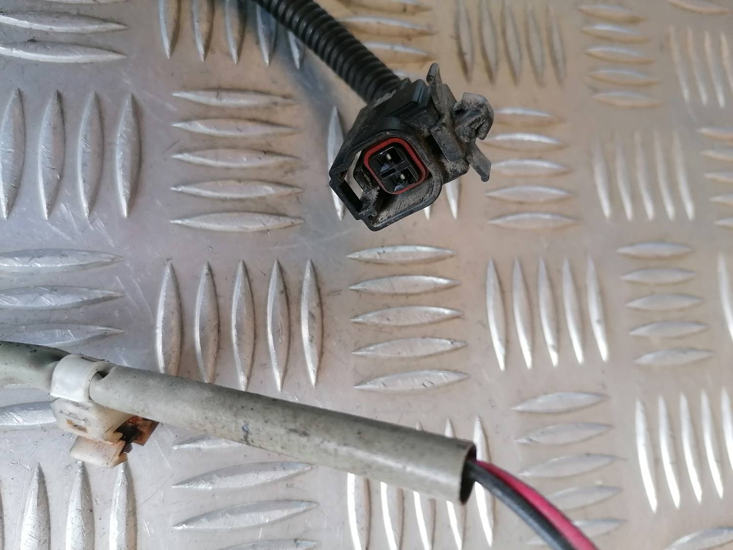 Numura zīmes apgaismojums priekš MAZDA 6 2007 7 Numura zīmes apgaismojums priekš MAZDA 6 2007