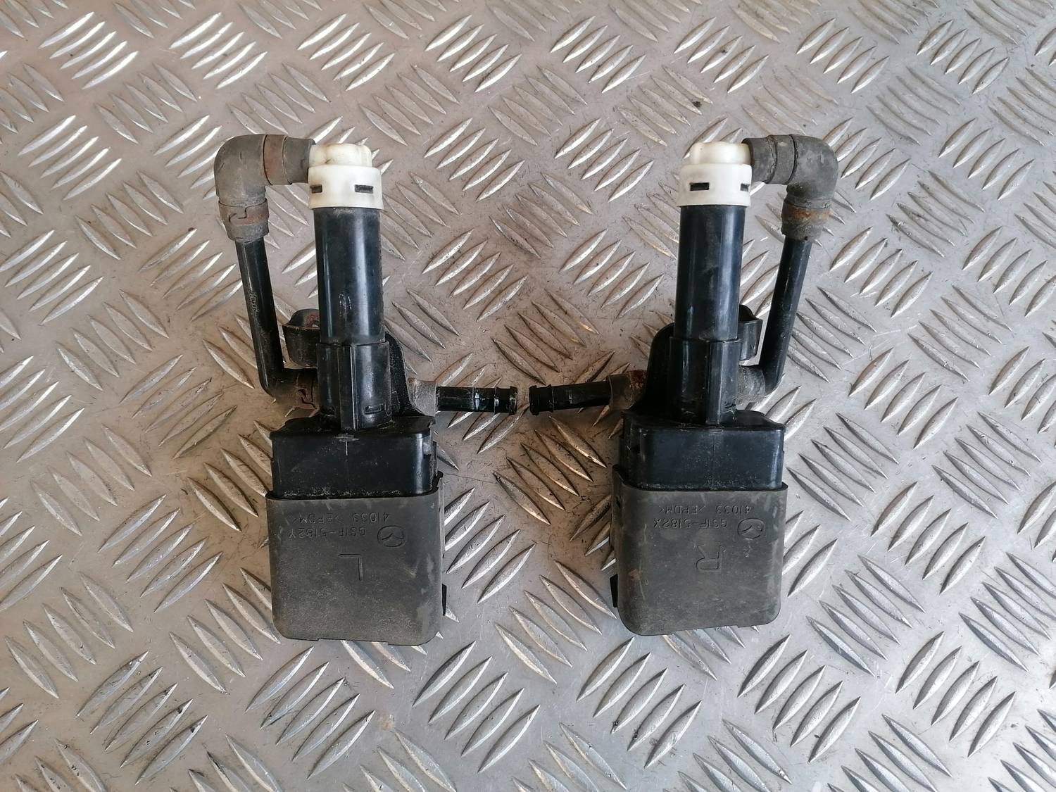 Lukturu mazgātāja sprausla priekš MAZDA 6 2007 4 Lukturu mazgātāja sprausla priekš MAZDA 6 2007