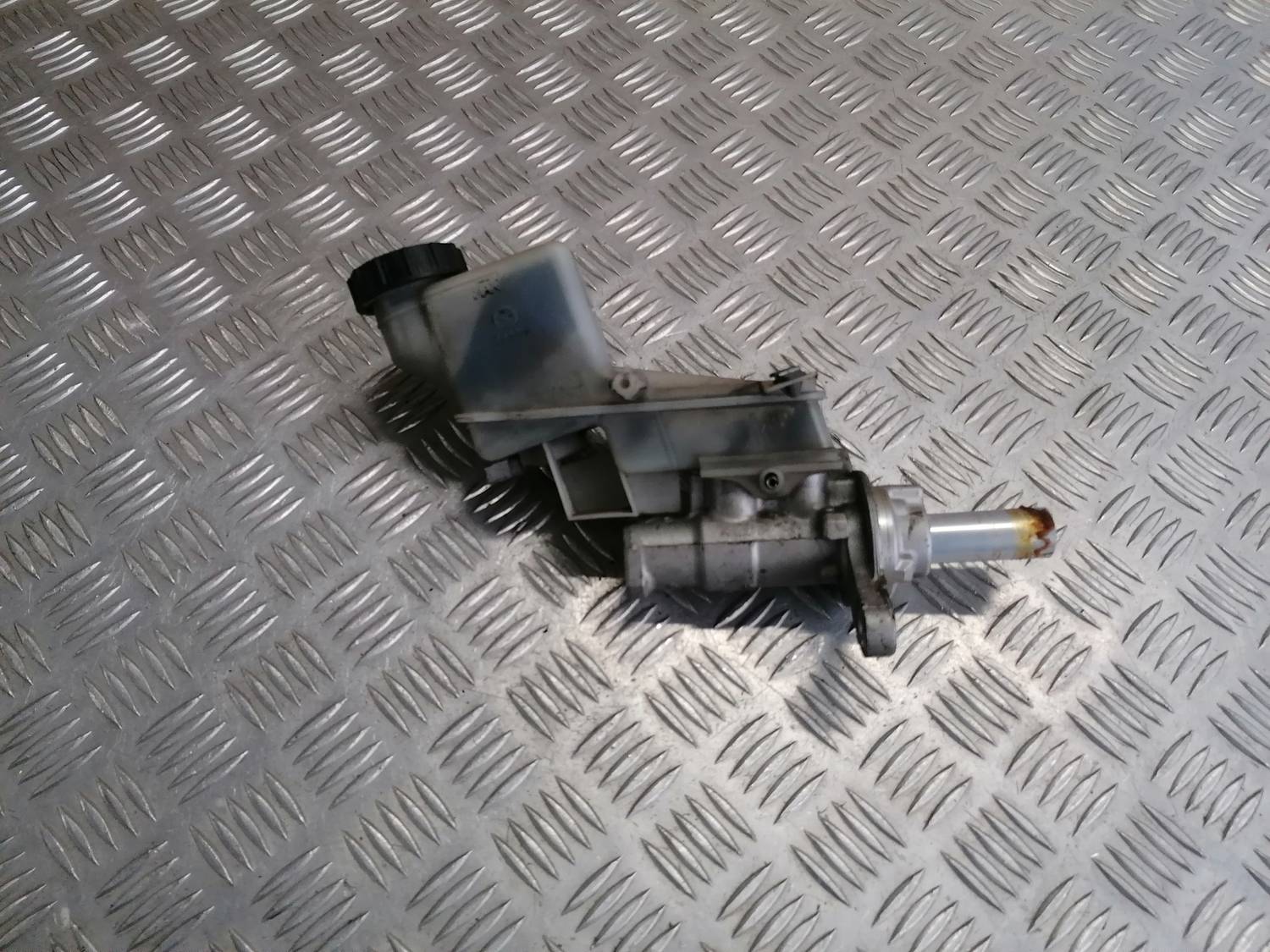 Bremžu pastiprinātāja galvenais cilindrs priekš MAZDA 6 2007