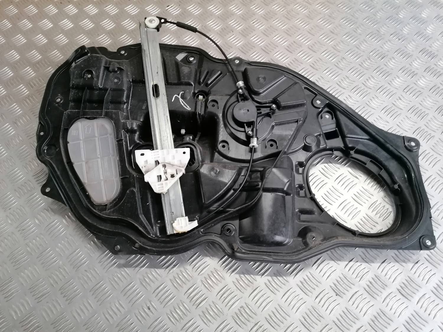 Stikla pacelšanas mehānisma panele priekš MAZDA 6 2007 1 Stikla pacelšanas mehānisma panele priekš MAZDA 6 2007