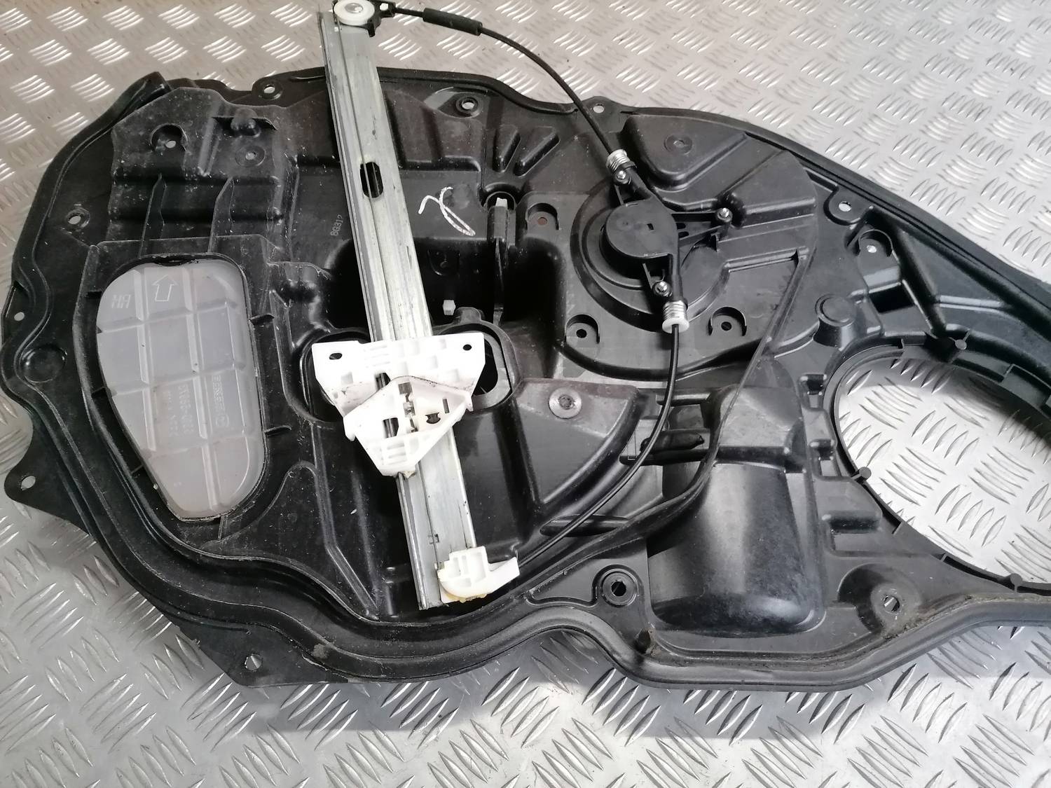 Stikla pacelšanas mehānisma panele priekš MAZDA 6 2007 2 Stikla pacelšanas mehānisma panele priekš MAZDA 6 2007