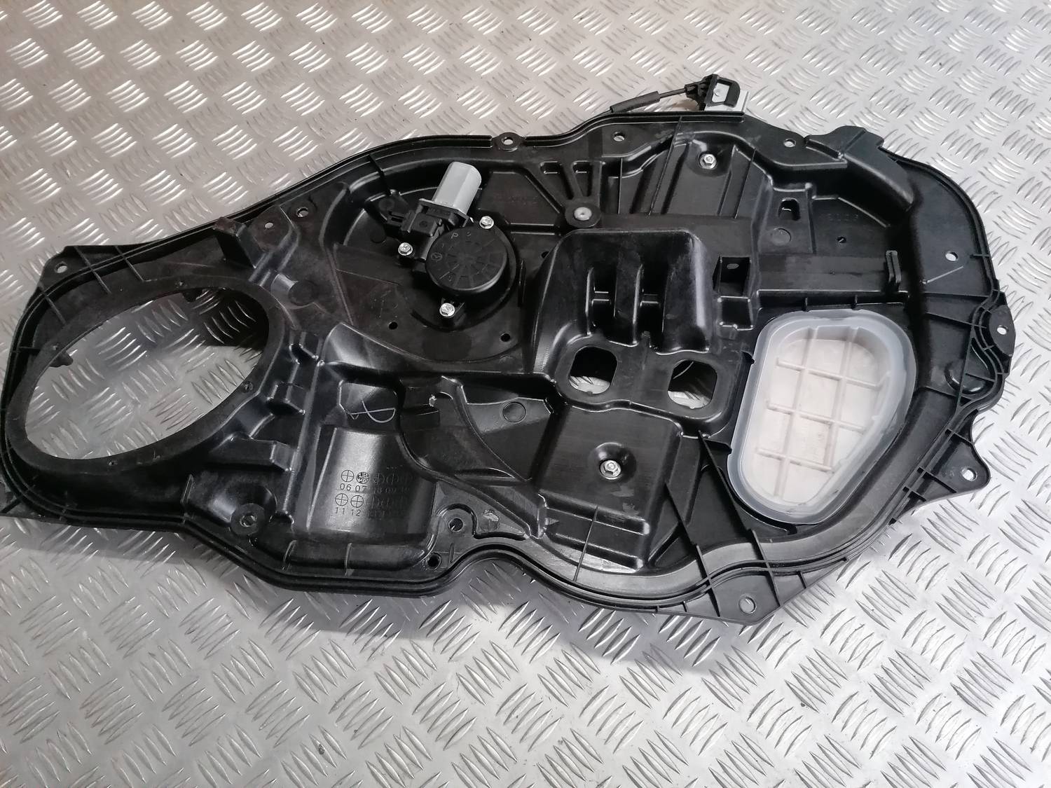 Stikla pacelšanas mehānisma panele priekš MAZDA 6 2007 4 Stikla pacelšanas mehānisma panele priekš MAZDA 6 2007