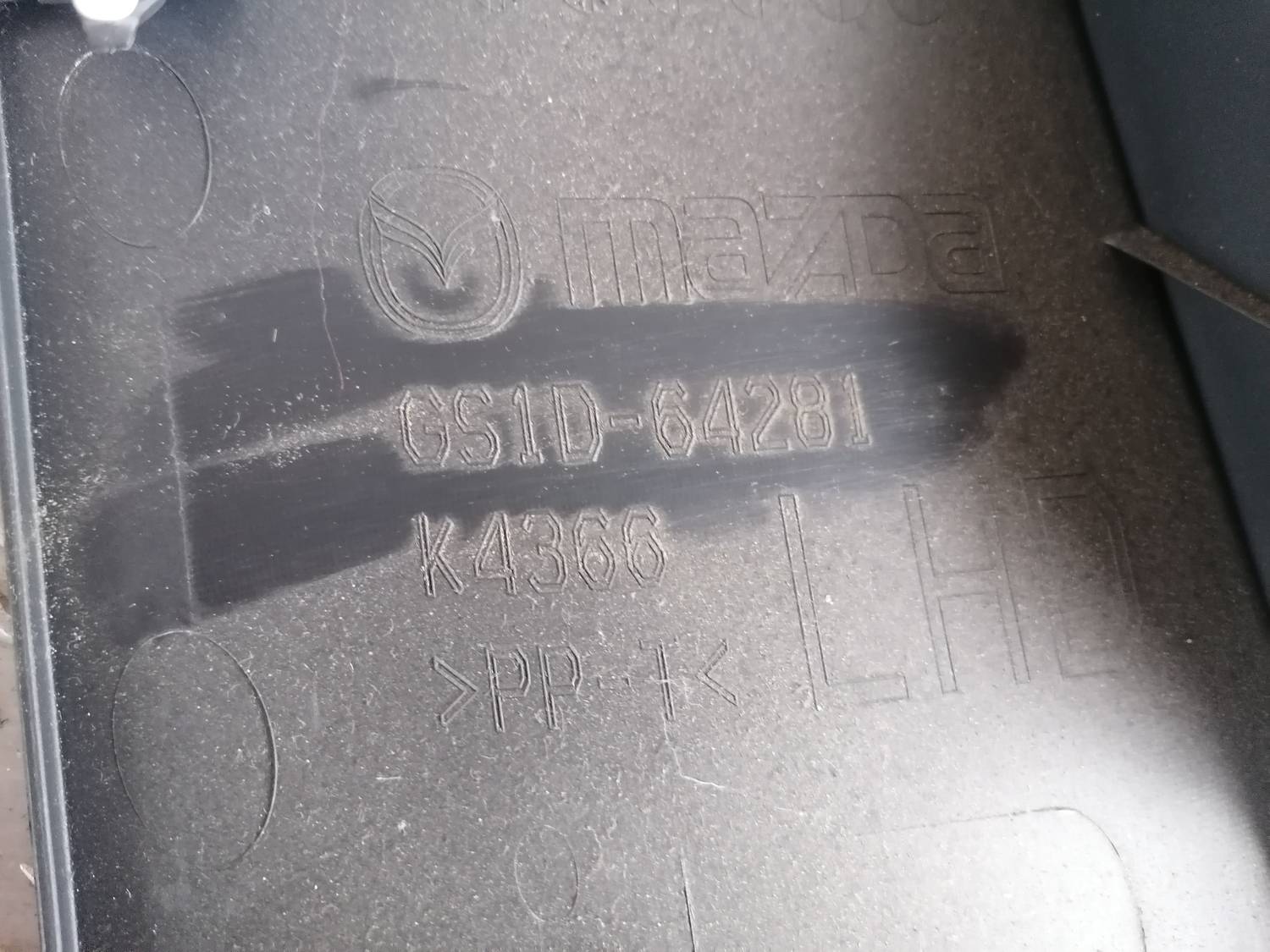 Mērinstrumentu paneļa apdare (zem stūres) priekš MAZDA 6 2007 4 Mērinstrumentu paneļa apdare (zem stūres) priekš MAZDA 6 2007