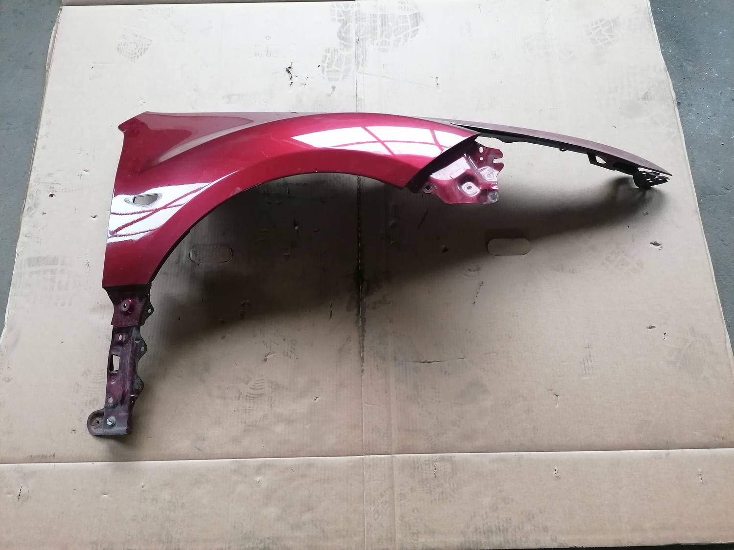 Priekšējais labais spārns priekš MAZDA 6 2007