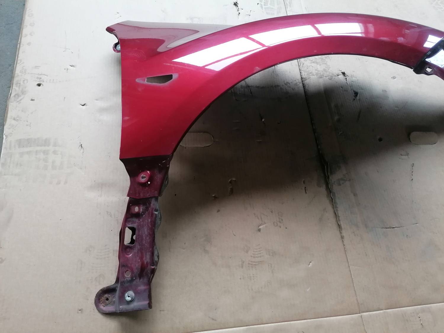 Priekšējais labais spārns priekš MAZDA 6 2007