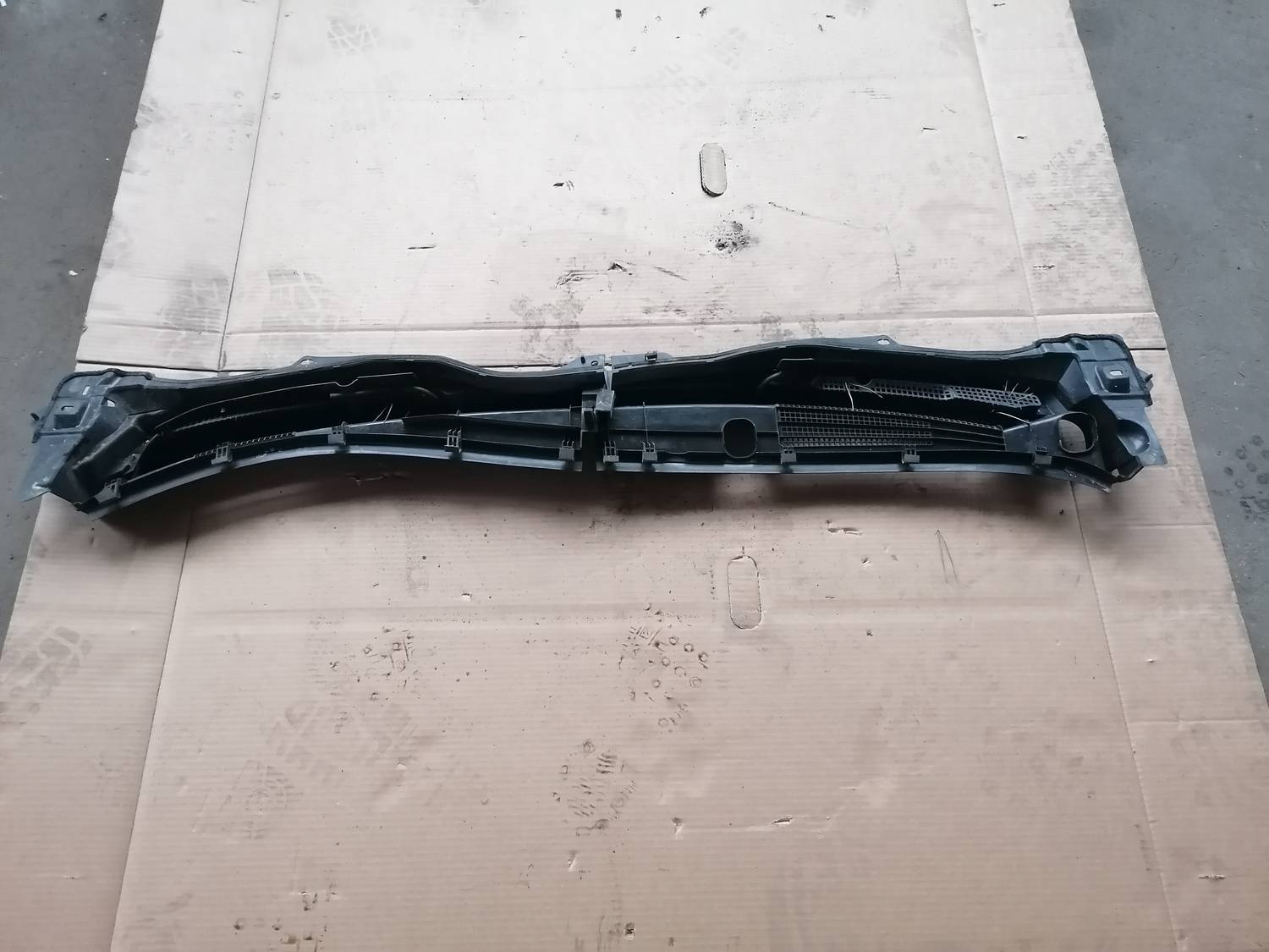 Vējstikla uzlikas (deflektora) režģis priekš MAZDA 6 2007 2 Vējstikla uzlikas (deflektora) režģis priekš MAZDA 6 2007