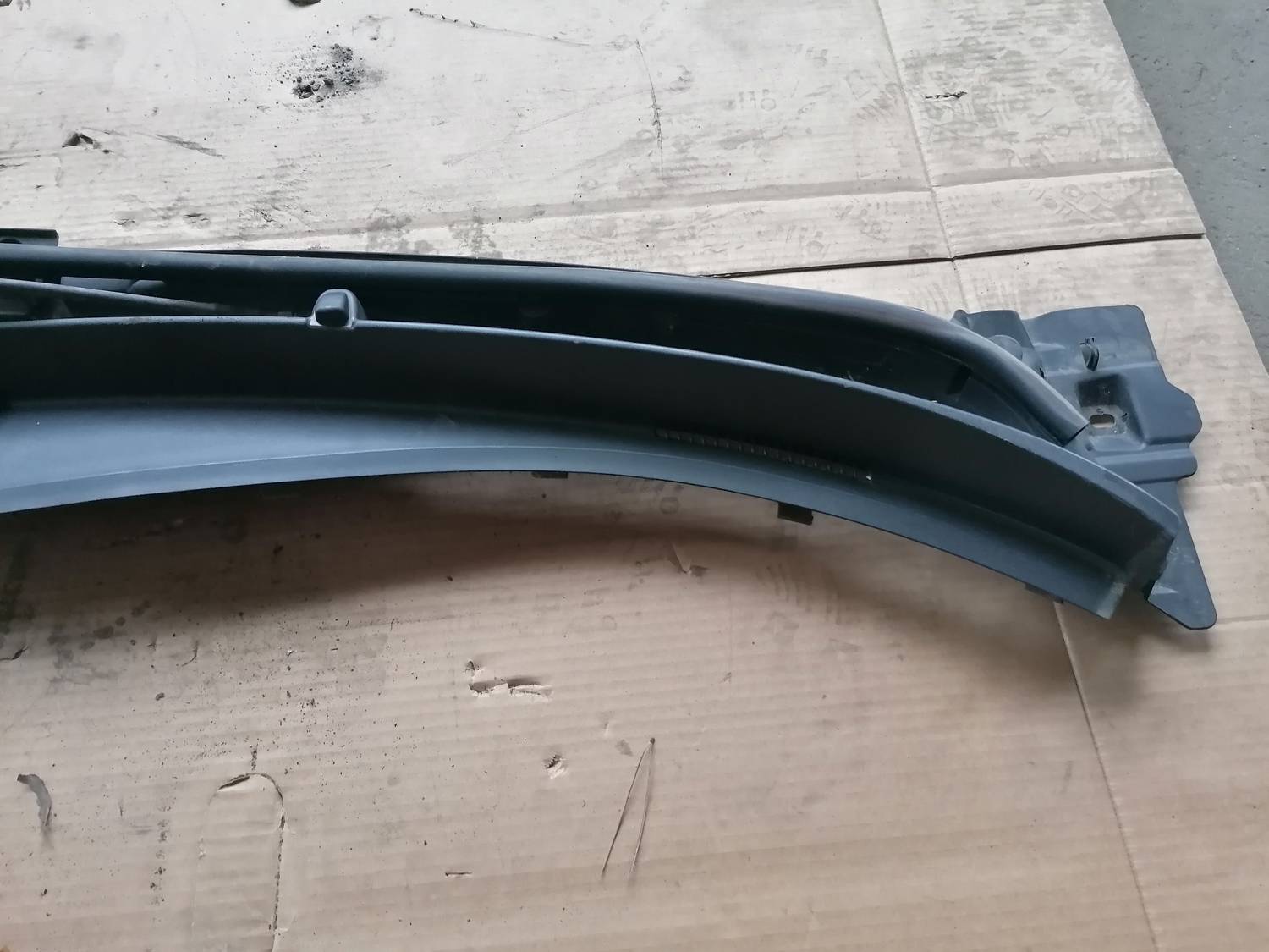 Vējstikla uzlikas (deflektora) režģis priekš MAZDA 6 2007 4 Vējstikla uzlikas (deflektora) režģis priekš MAZDA 6 2007