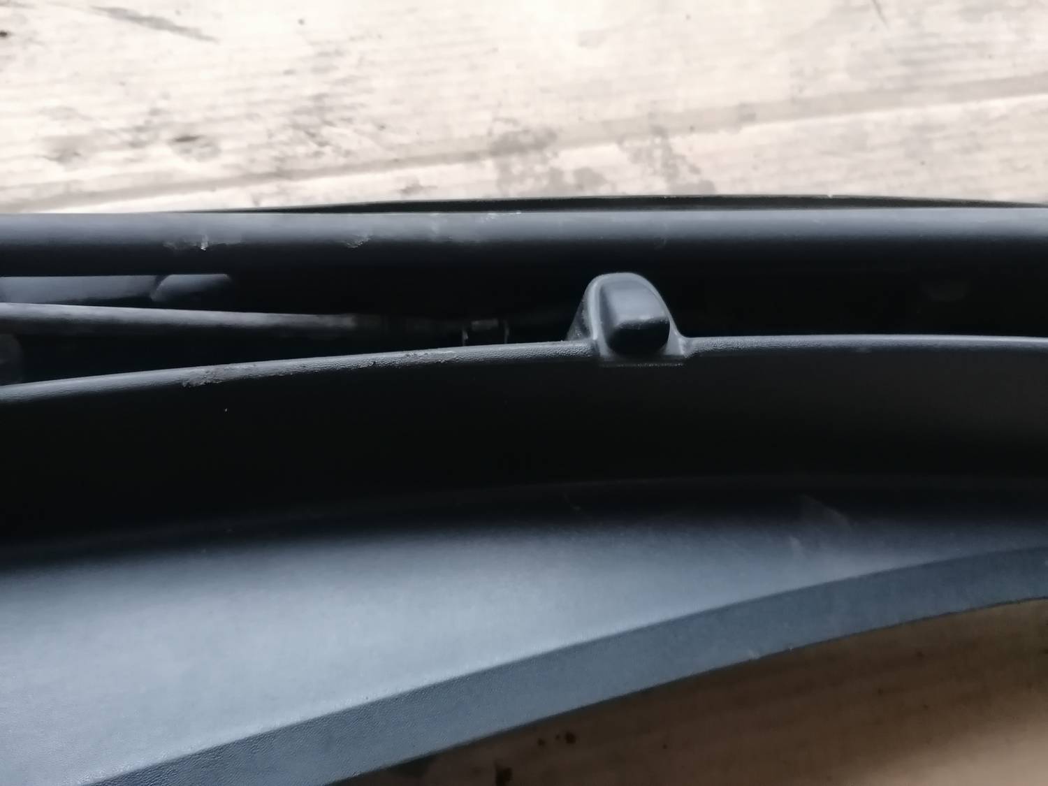 Vējstikla uzlikas (deflektora) režģis priekš MAZDA 6 2007 5 Vējstikla uzlikas (deflektora) režģis priekš MAZDA 6 2007