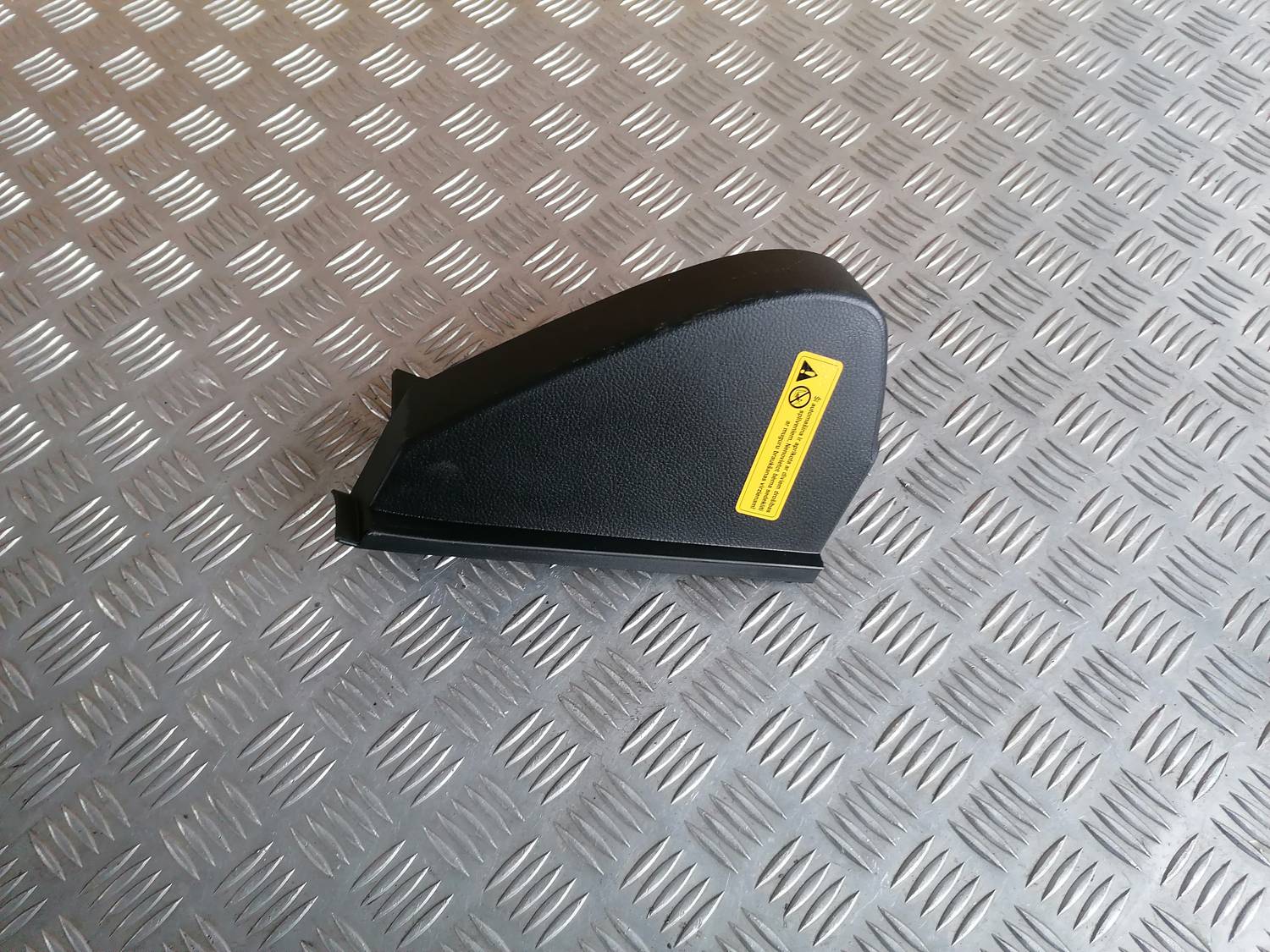 Mērinstrumentu paneļa sānu apdare priekš MAZDA 6 2007 1 Mērinstrumentu paneļa sānu apdare priekš MAZDA 6 2007