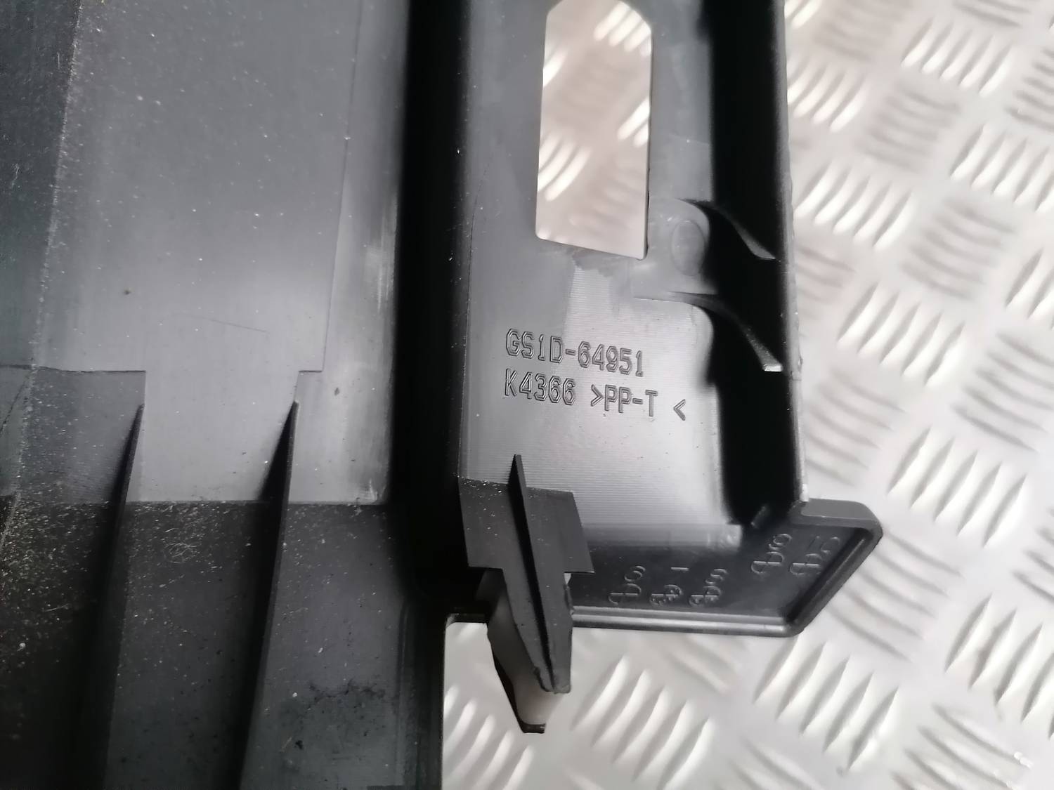 Mērinstrumentu paneļa sānu apdare priekš MAZDA 6 2007 3 Mērinstrumentu paneļa sānu apdare priekš MAZDA 6 2007