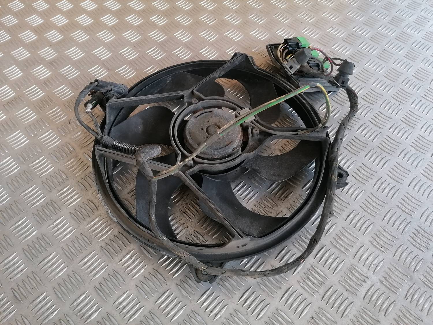 Dzesēšanas radiatora ventilators priekš XSARA PICASSO 2003