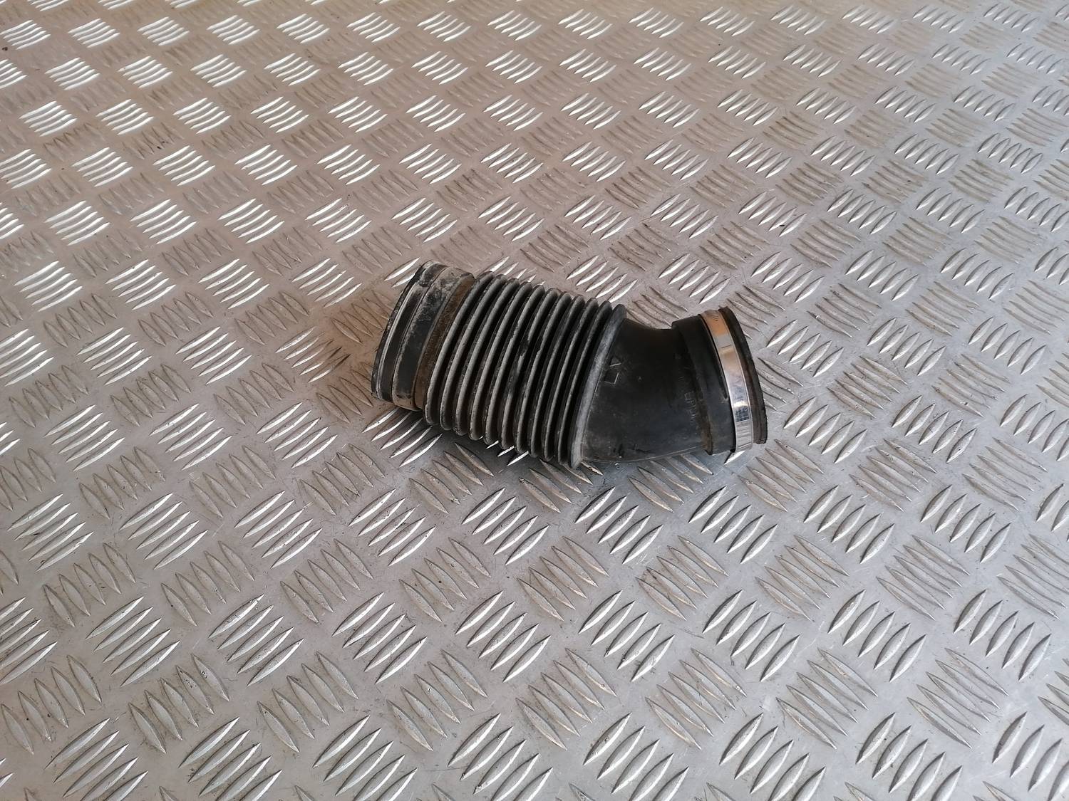 Gaisa filtra korpusa caurule priekš XSARA PICASSO 2003