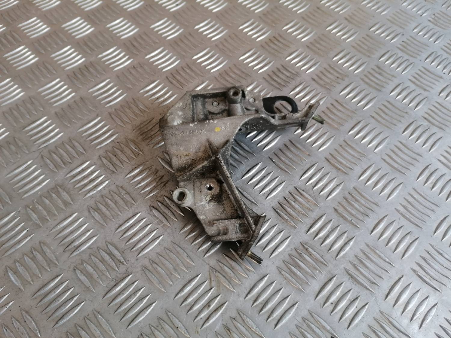 Dzinēja kronšteins priekš XSARA PICASSO 2003 1 Dzinēja kronšteins priekš XSARA PICASSO 2003