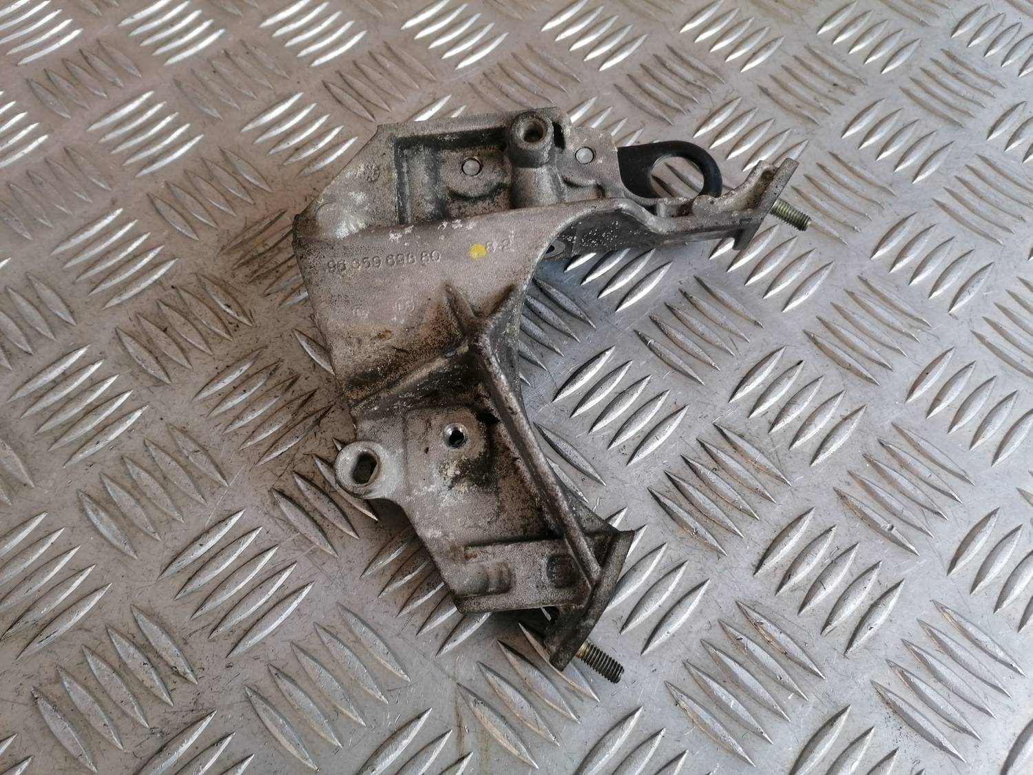 Dzinēja kronšteins priekš XSARA PICASSO 2003 2 Dzinēja kronšteins priekš XSARA PICASSO 2003