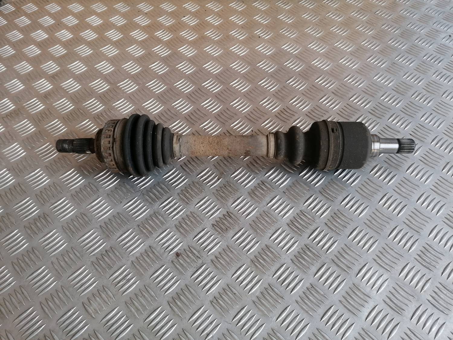 Pusass priekšējā kreisā priekš XSARA PICASSO 2003 1 Pusass priekšējā kreisā priekš XSARA PICASSO 2003