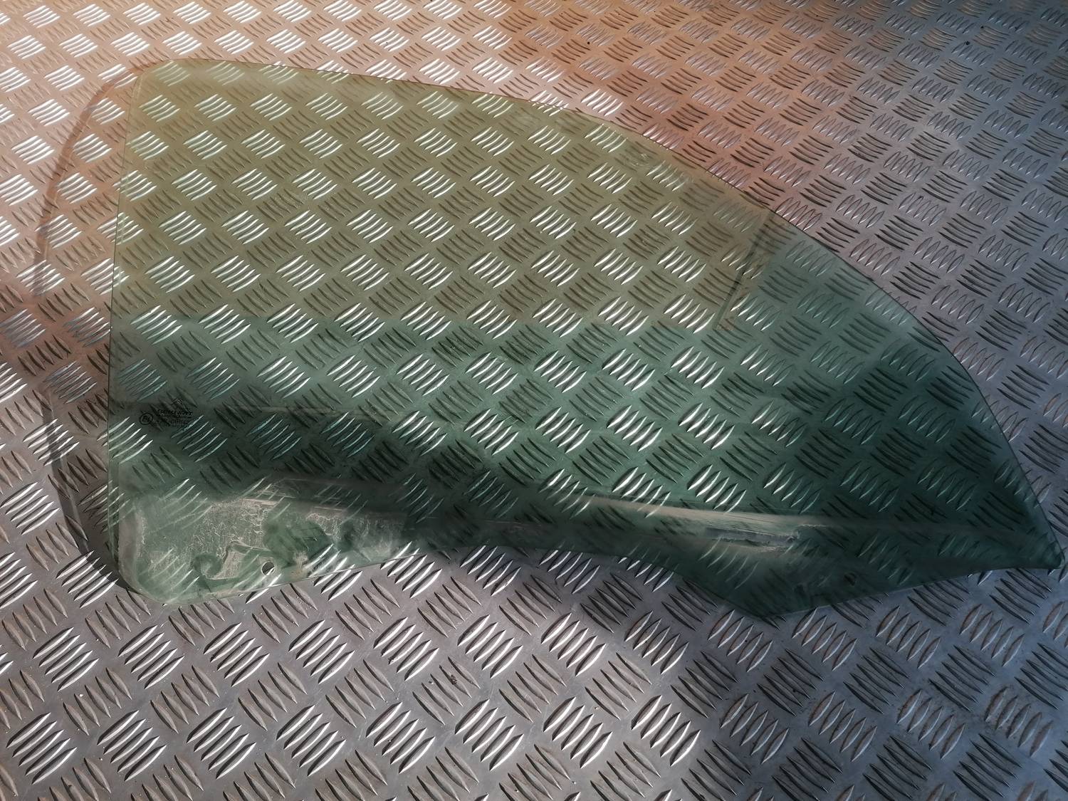 Priekšējo labo durvju stikls priekš XSARA PICASSO 2003 2 Priekšējo labo durvju stikls priekš XSARA PICASSO 2003