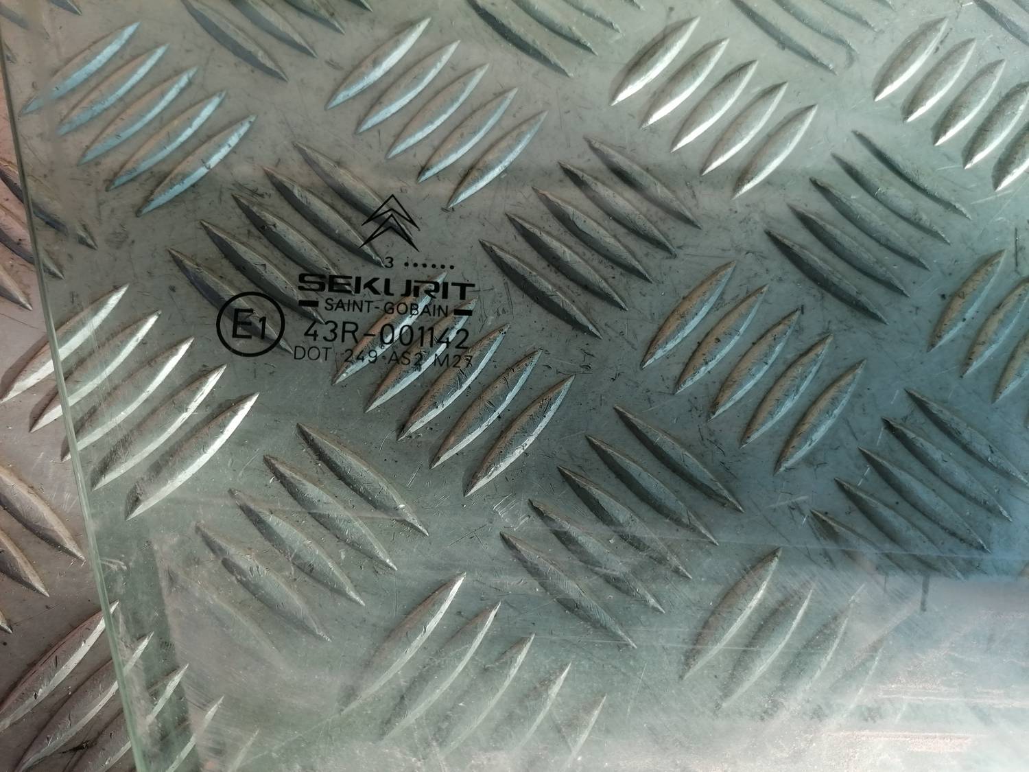 Priekšējo labo durvju stikls priekš XSARA PICASSO 2003 3 Priekšējo labo durvju stikls priekš XSARA PICASSO 2003