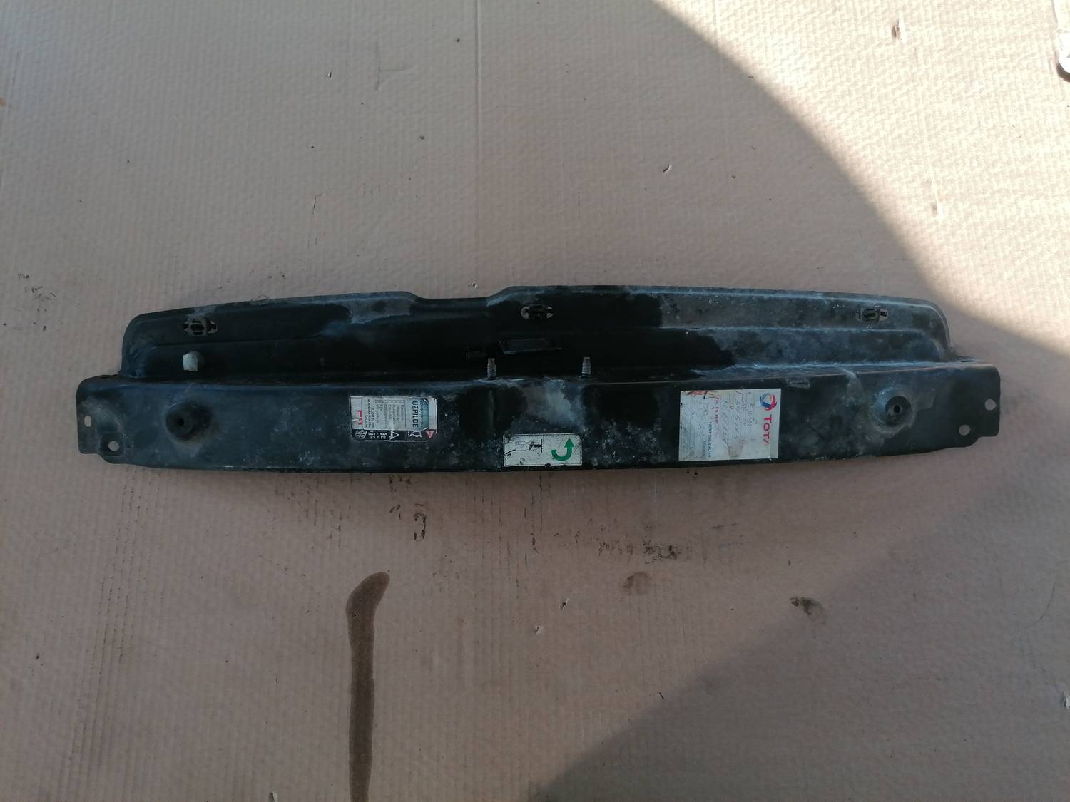 Priekšējā radiatora rāmja augšēja daļa priekš XSARA PICASSO 2003